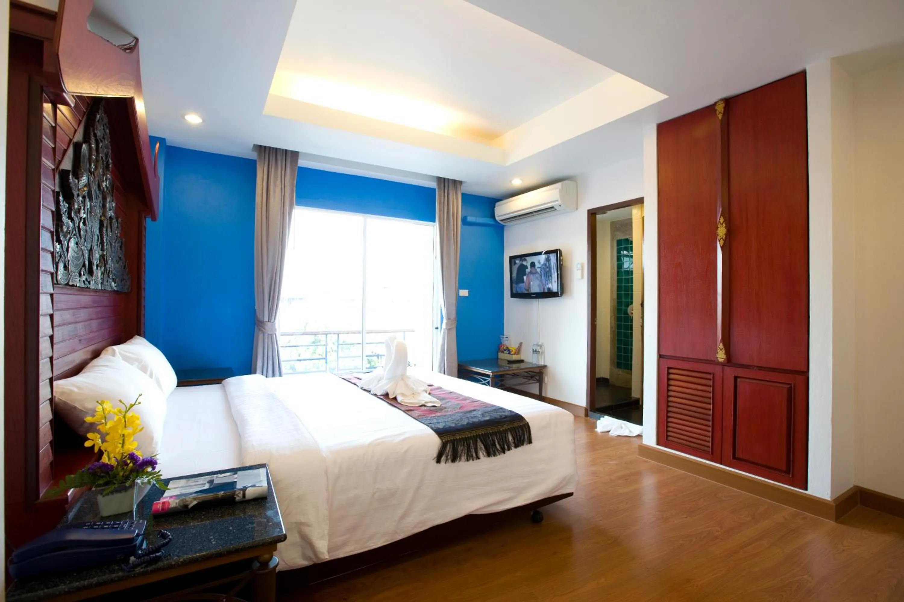 Photo of the whole room, Bed in Korbua House