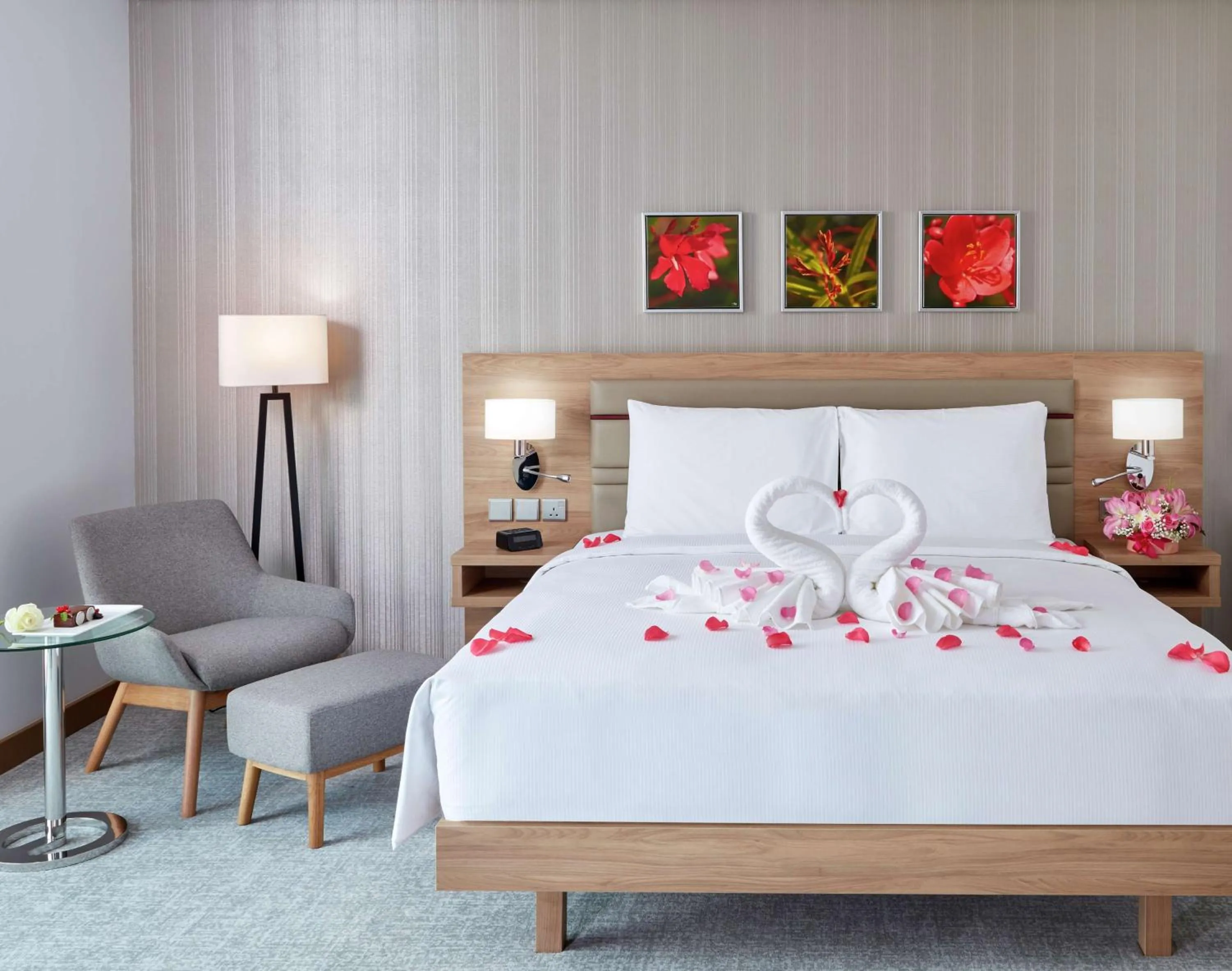 Living room, Bed in Hilton Garden Inn Muscat Al Khuwair