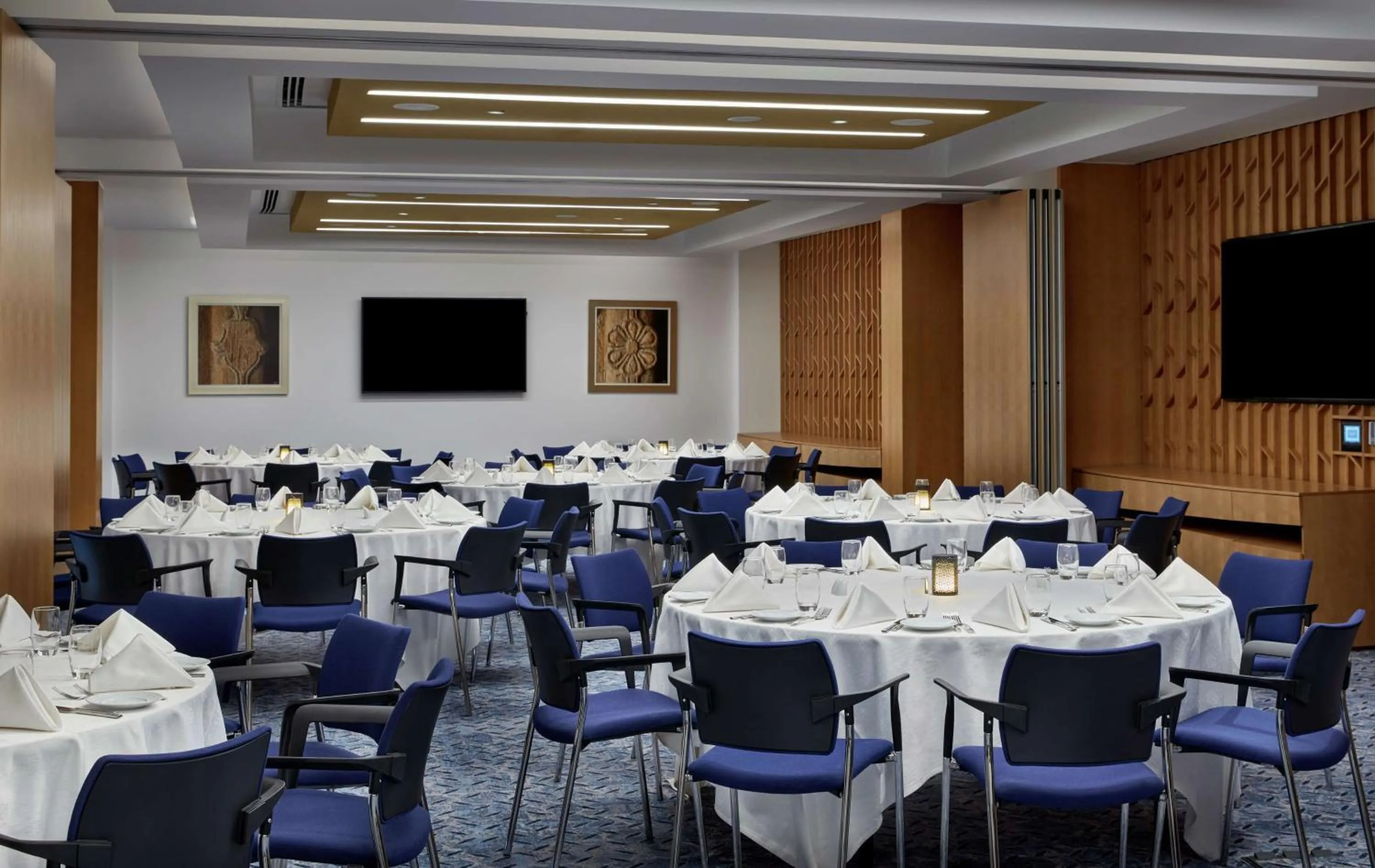 Dining area in Hilton Garden Inn Muscat Al Khuwair