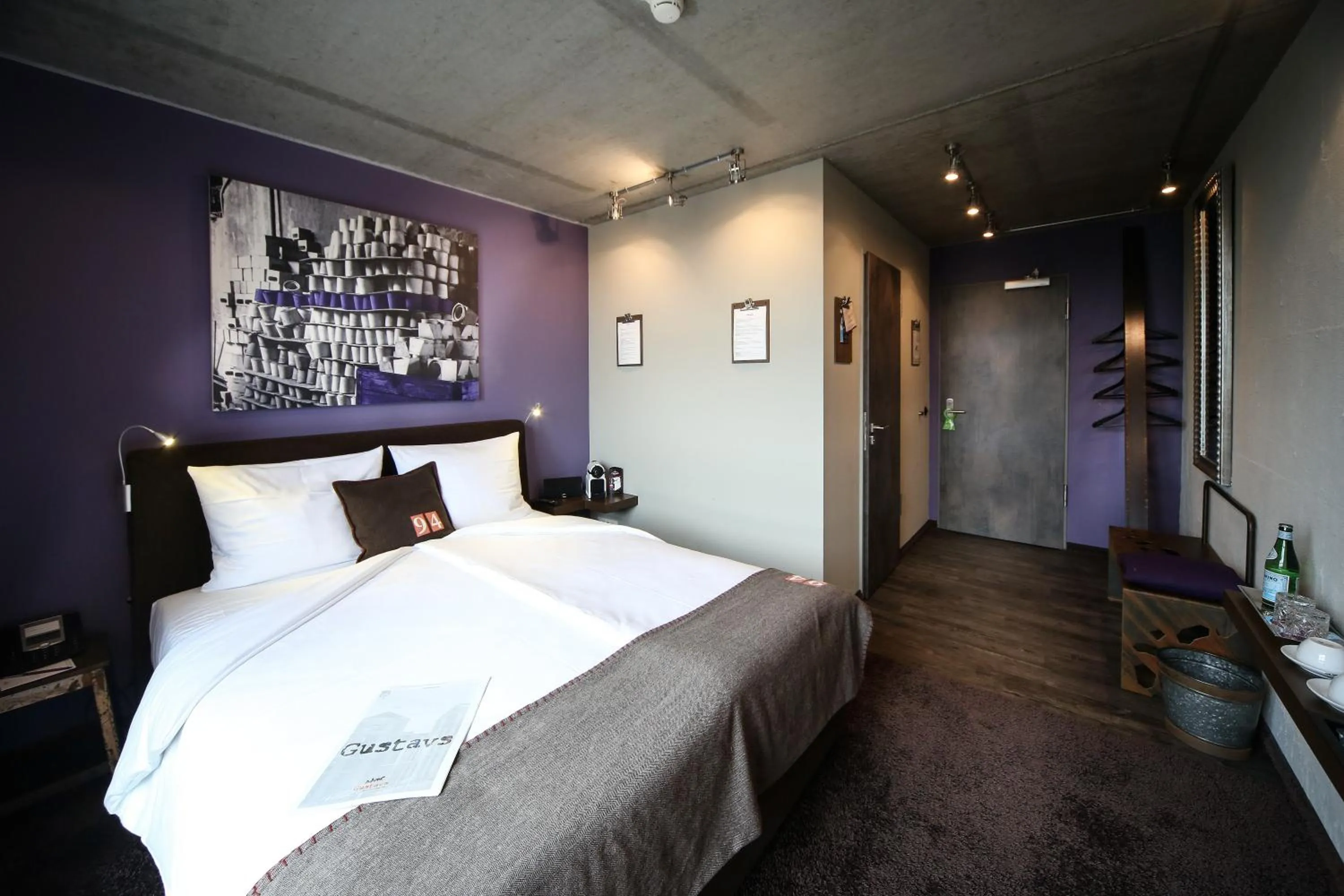 Bed in Altes Stahlwerk Business & Lifestyle Hotel