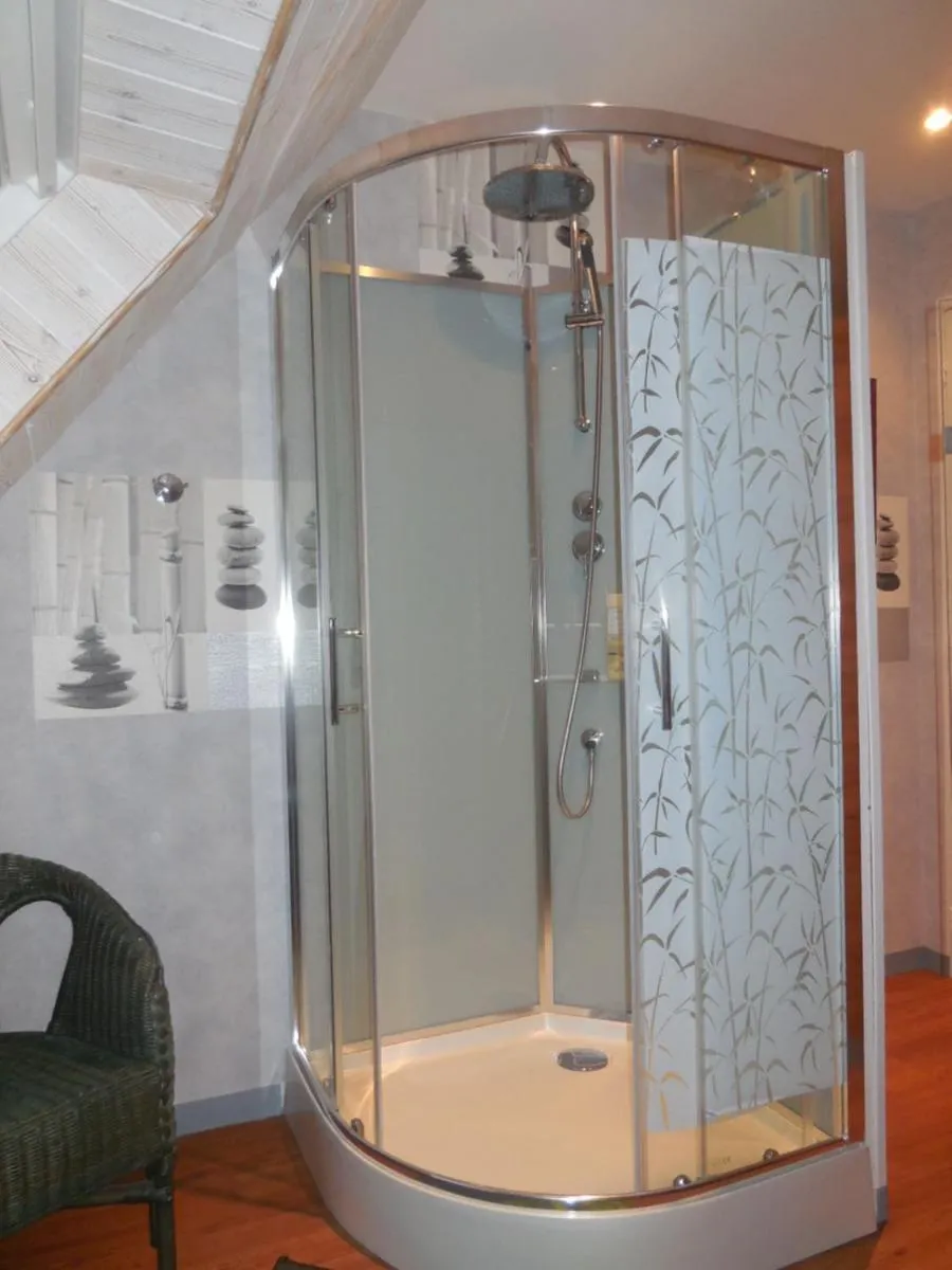 Shower in Chambre d'hôtes proche de Brest et Landerneau