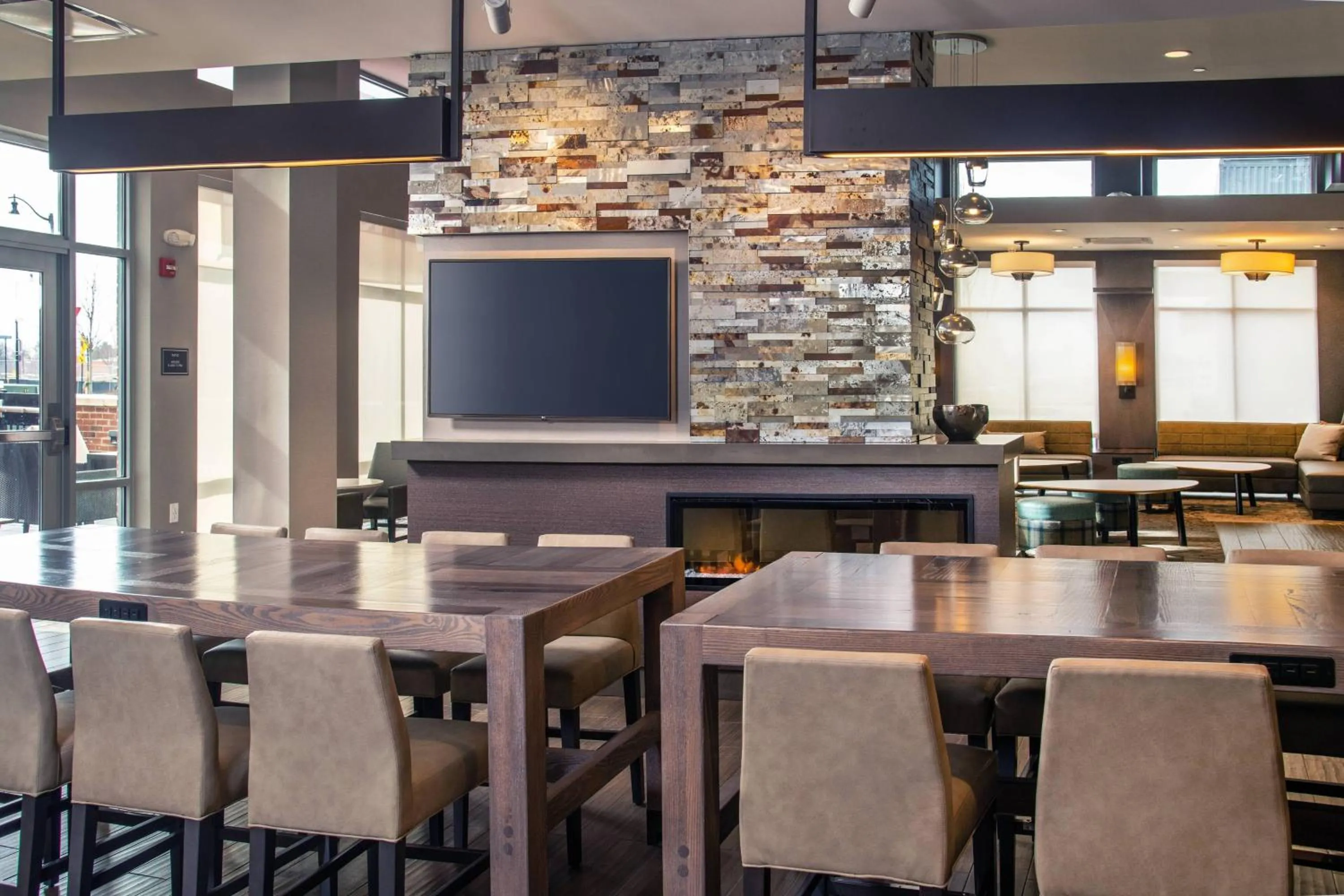 Restaurant/places to eat in Residence Inn Fulton at Maple Lawn