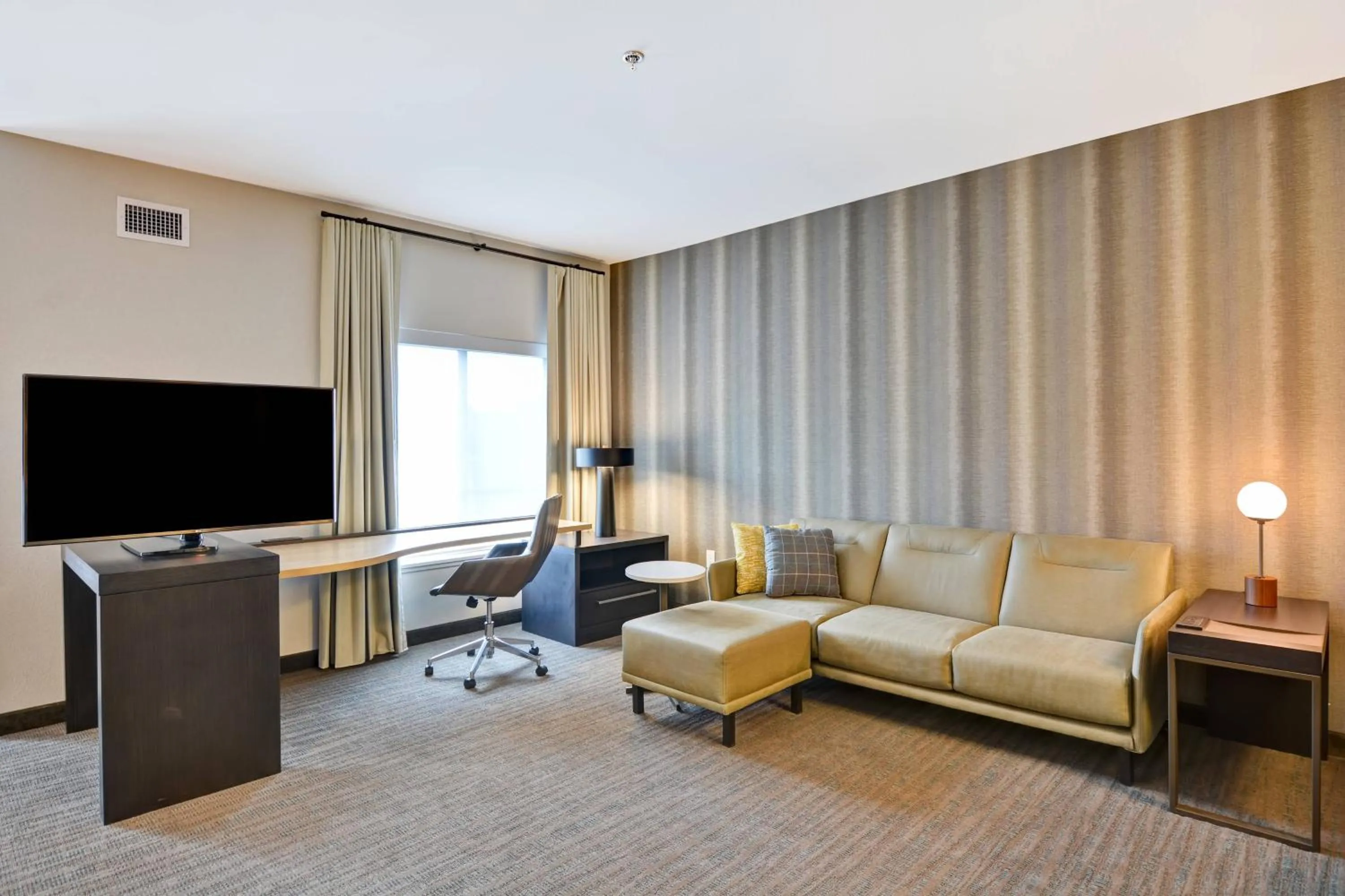 Living room in Residence Inn by Marriott Cleveland Airport/Middleburg Heights
