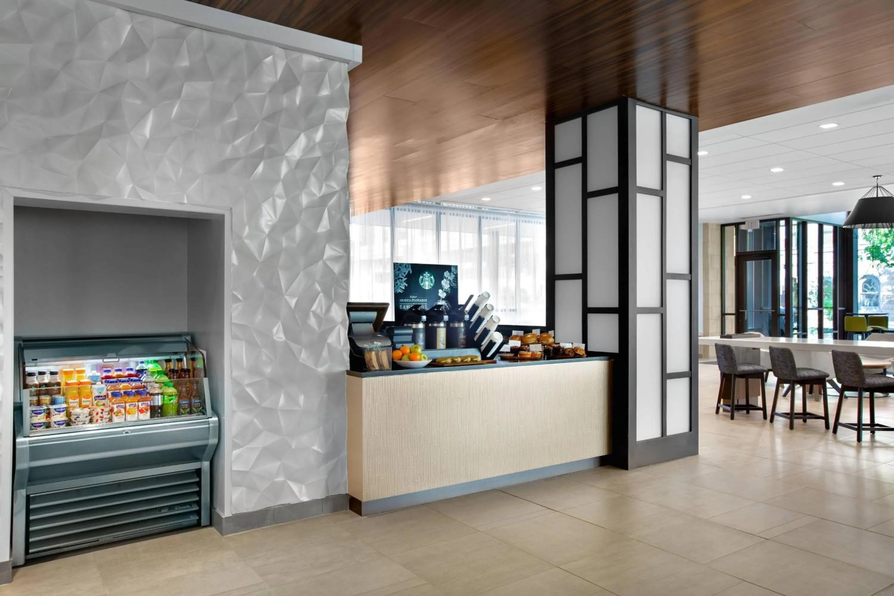 Breakfast in Courtyard by Marriott Knoxville Downtown