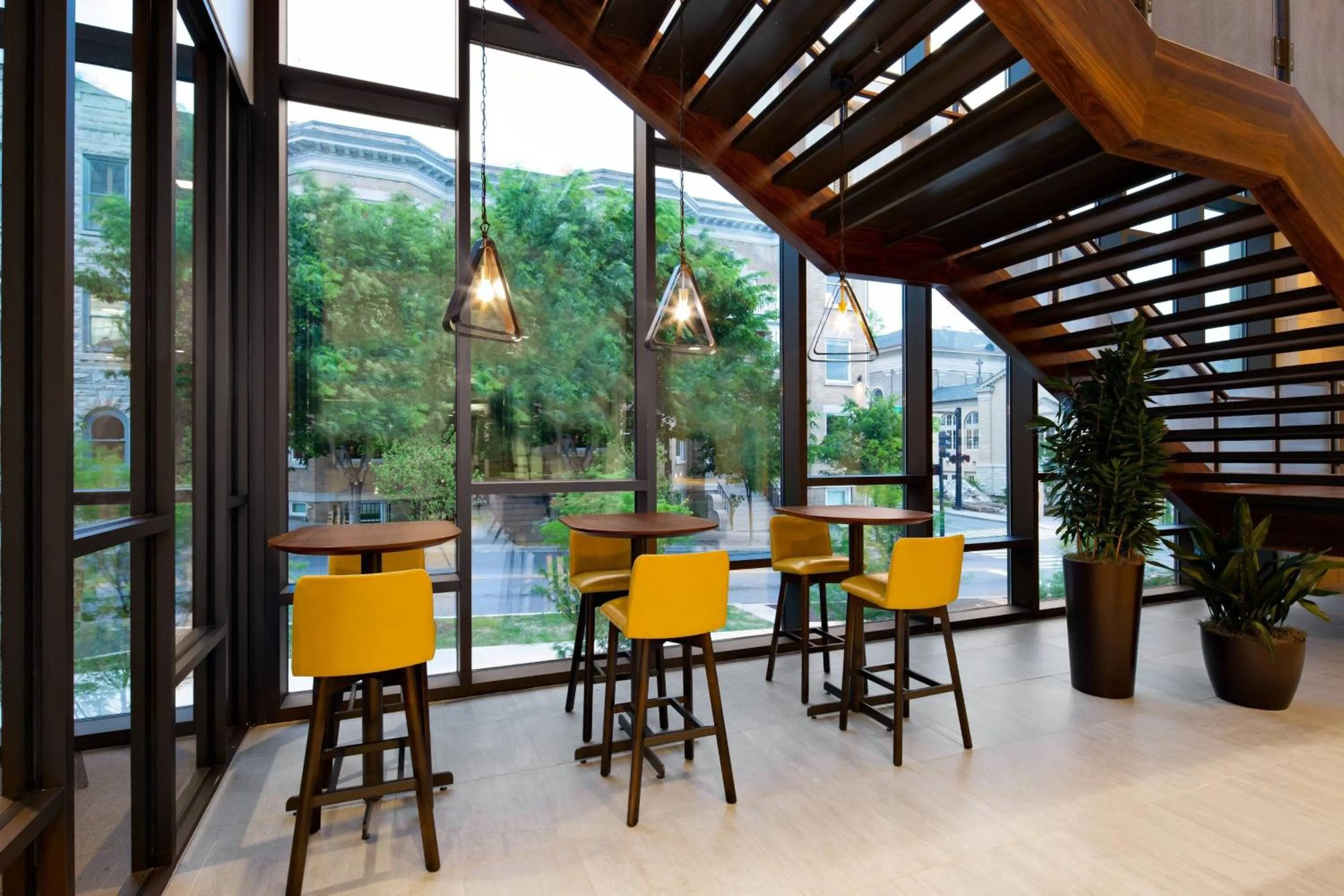 Restaurant/places to eat in Courtyard by Marriott Knoxville Downtown