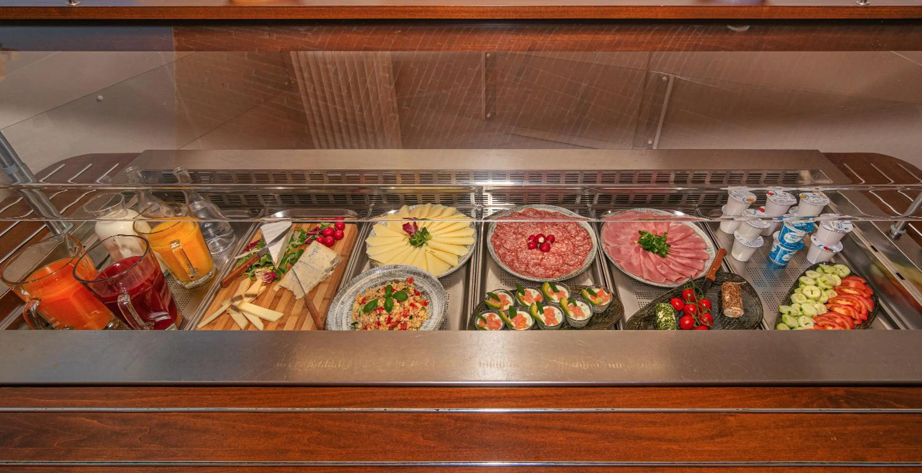 Buffet breakfast in Hotel Villa Rinascimento