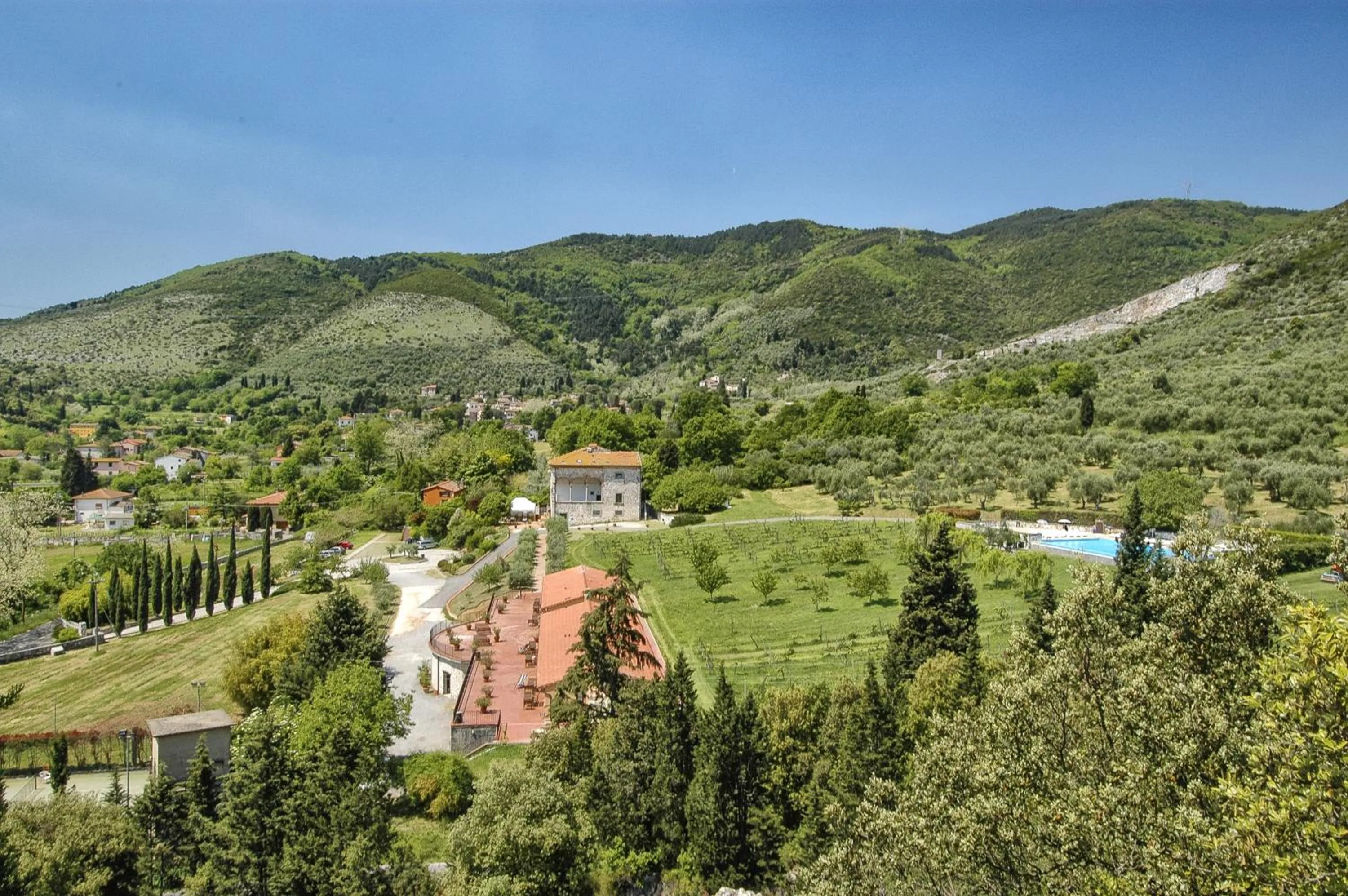 Pool view in Hotel Villa Rinascimento