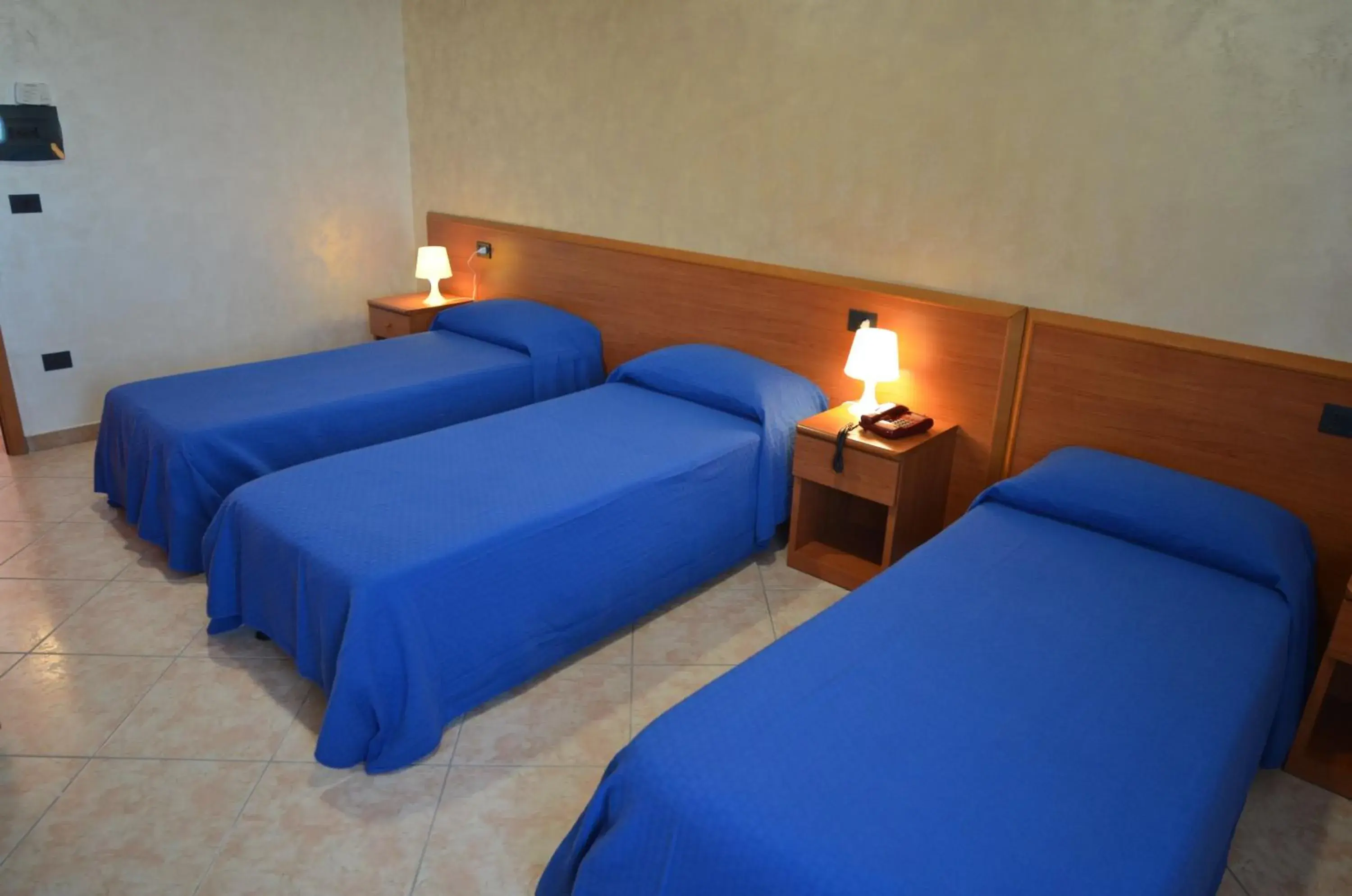 Triple Room in Hotel Toscano Triple Room in Hotel Toscano