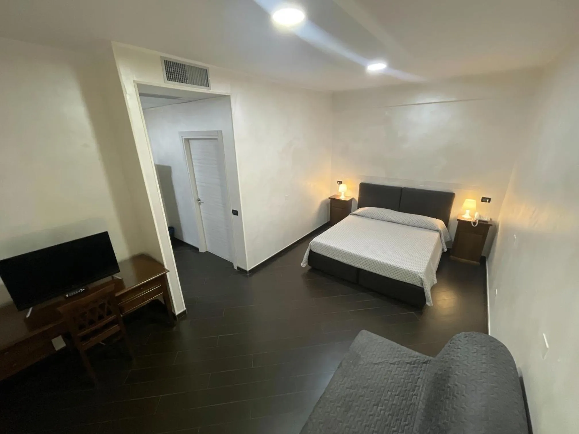 Bed in Hotel Toscano