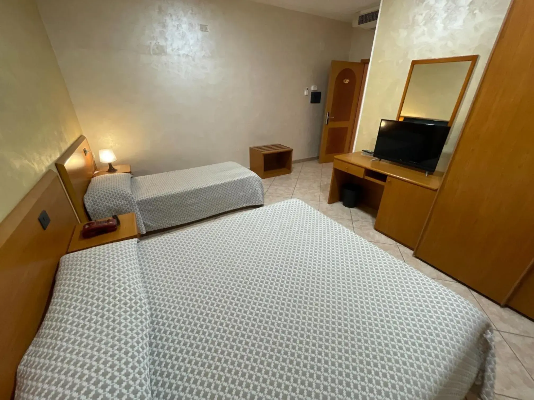 Quadruple Room in Hotel Toscano Quadruple Room in Hotel Toscano