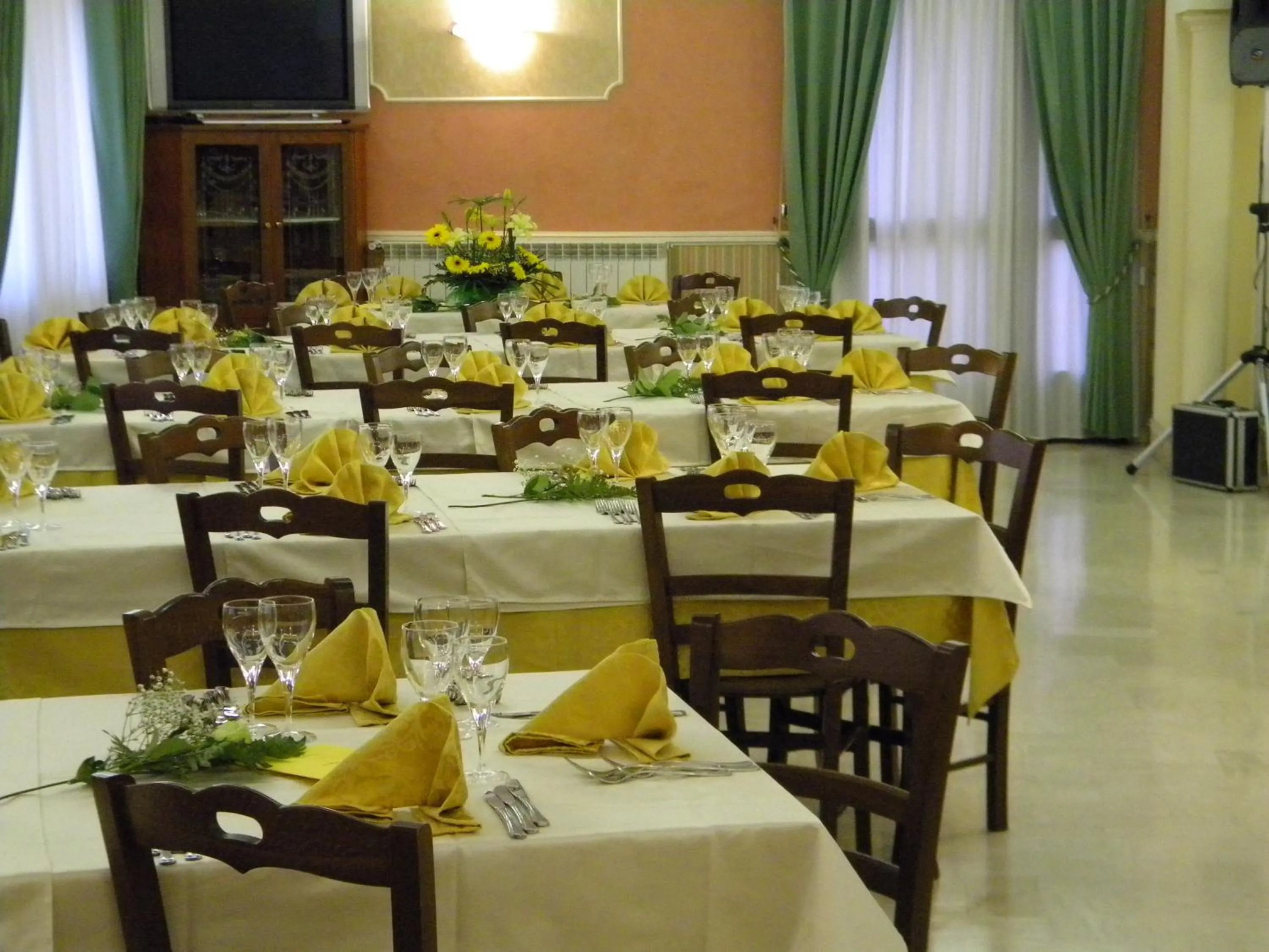 Restaurant/places to eat in Hotel Toscano