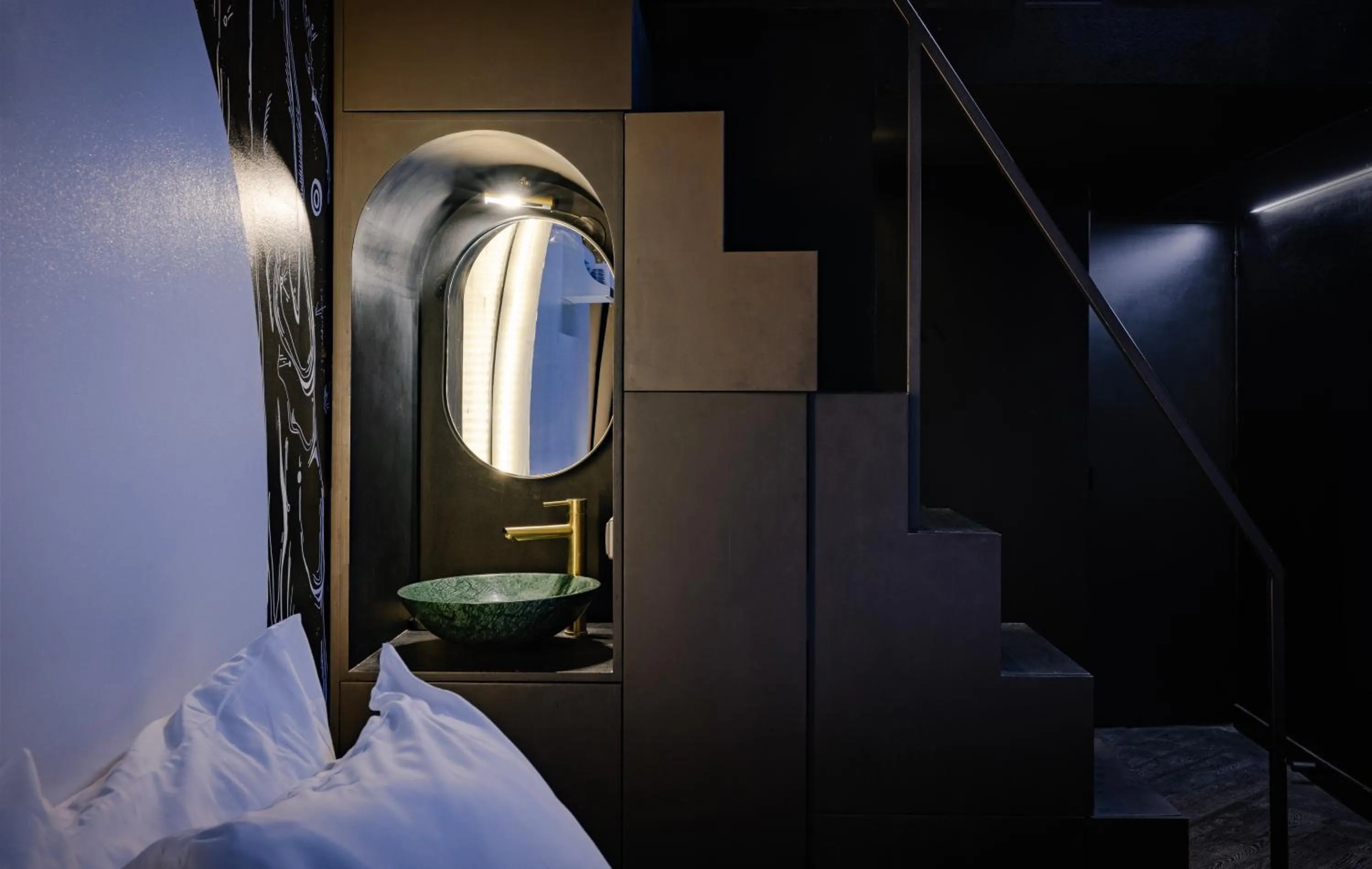 Bathroom, Bed in SUPPER Hotel