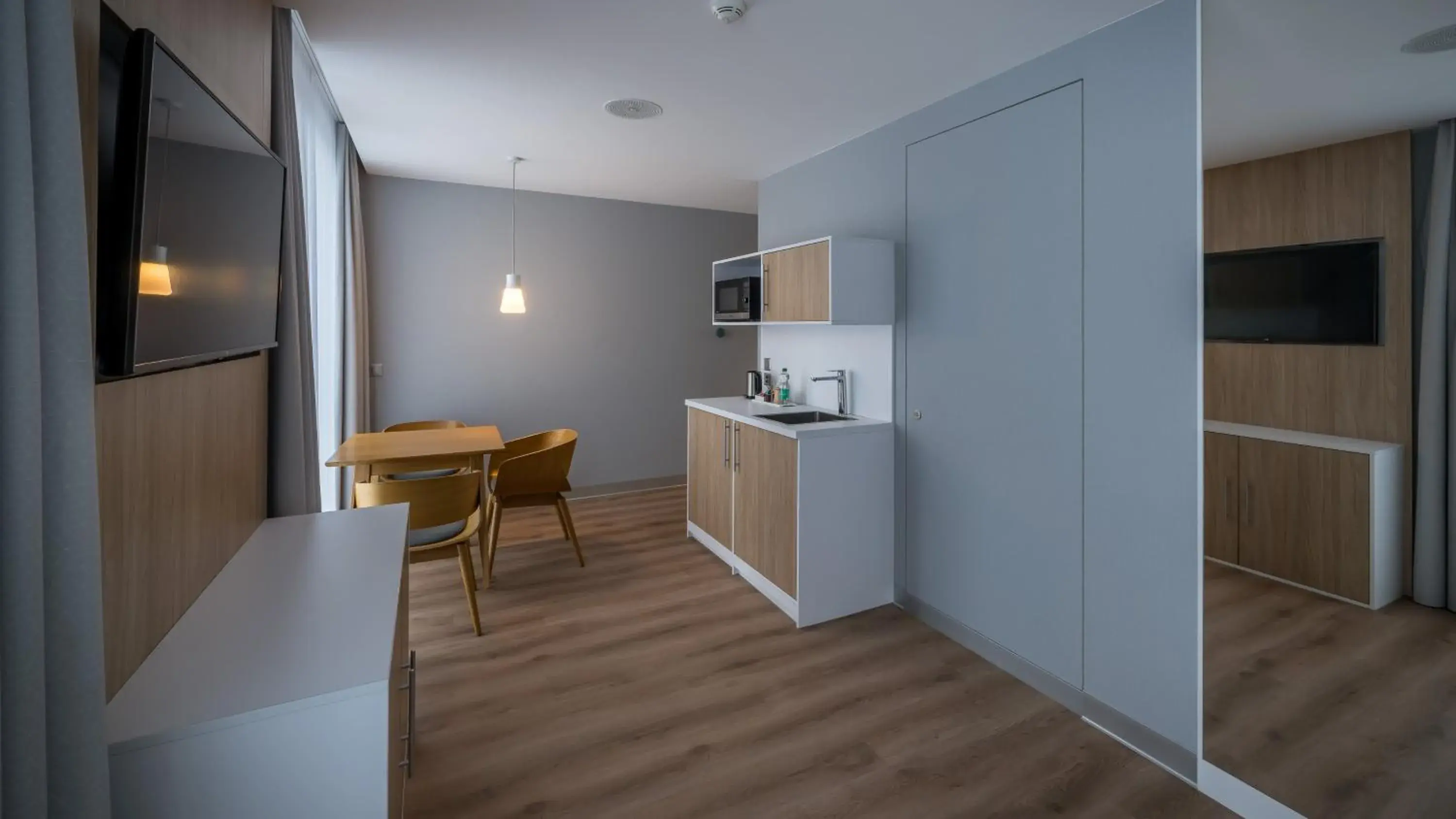 Standard Queen Room - Free Breakfast in Holiday Inn Express - Luzern - Kriens by IHG Standard Queen Room - Free Breakfast in Holiday Inn Express - Luzern - Kriens by IHG