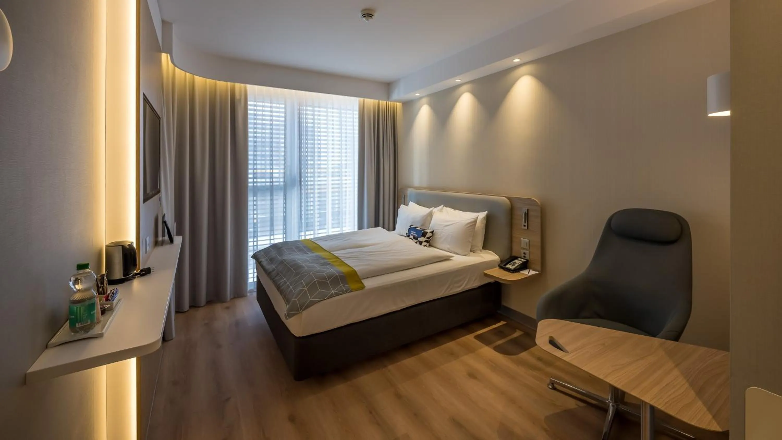 Photo of the whole room, Bed in Holiday Inn Express - Luzern - Kriens by IHG