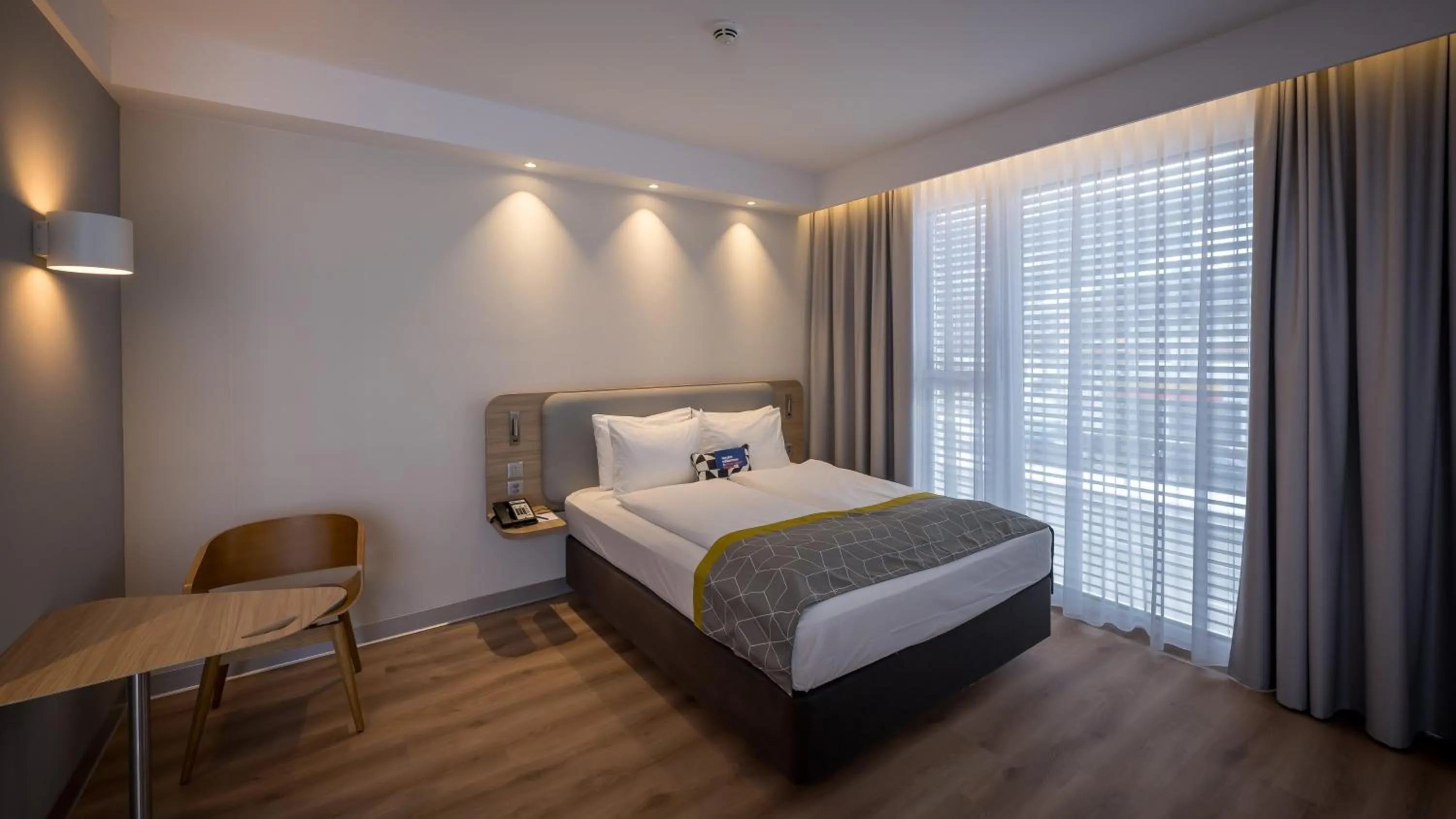 Photo of the whole room, Bed in Holiday Inn Express - Luzern - Kriens by IHG