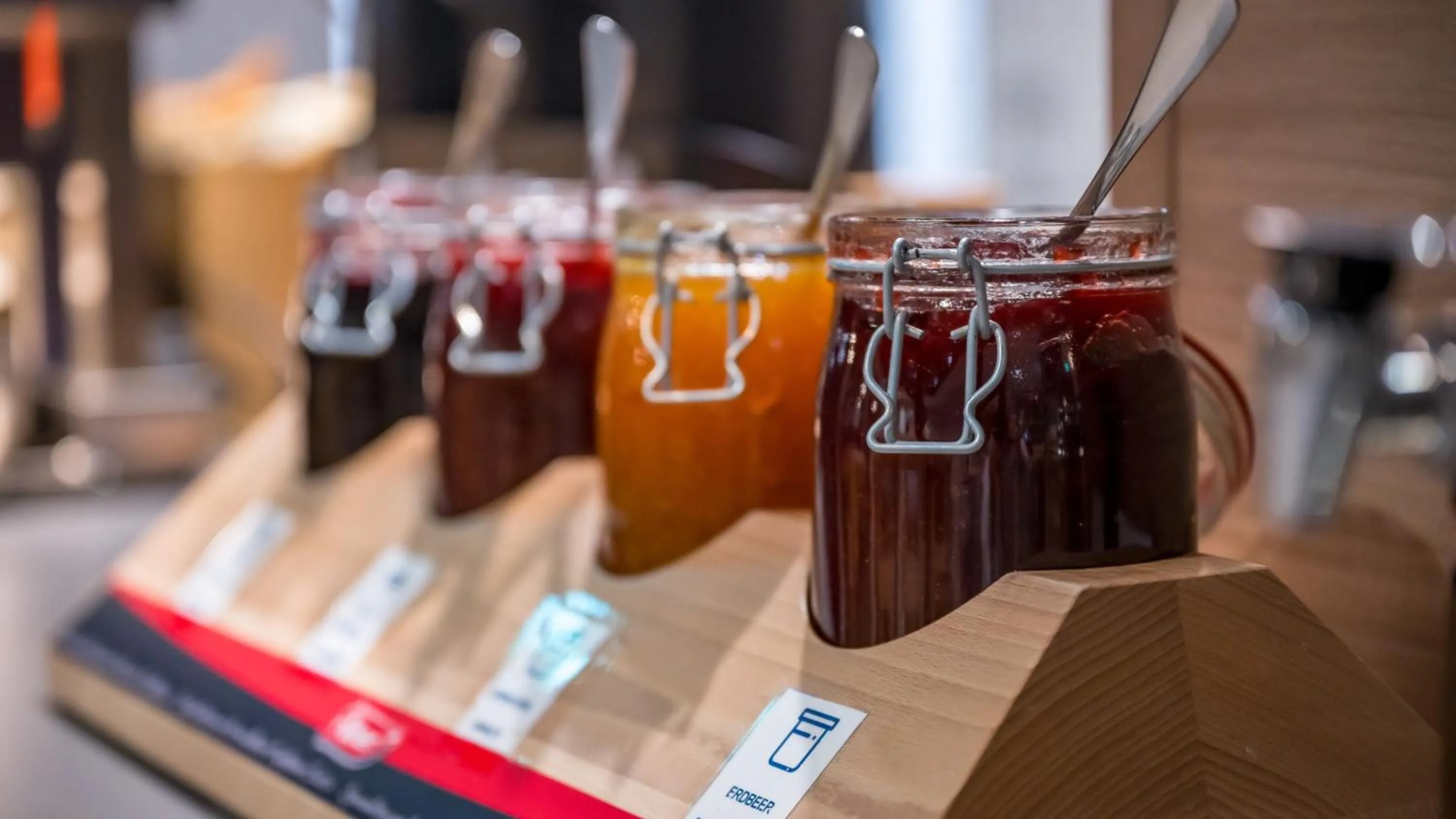 Restaurant/places to eat in Holiday Inn Express - Luzern - Kriens by IHG