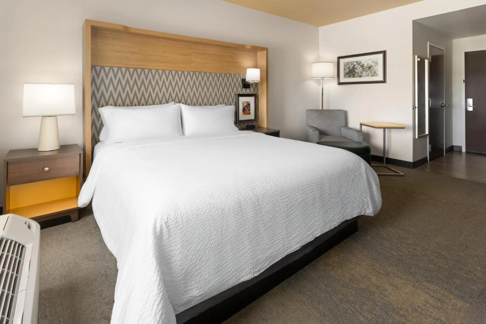 Photo of the whole room, Bed in Holiday Inn & Suites - Savannah Airport - Pooler by IHG