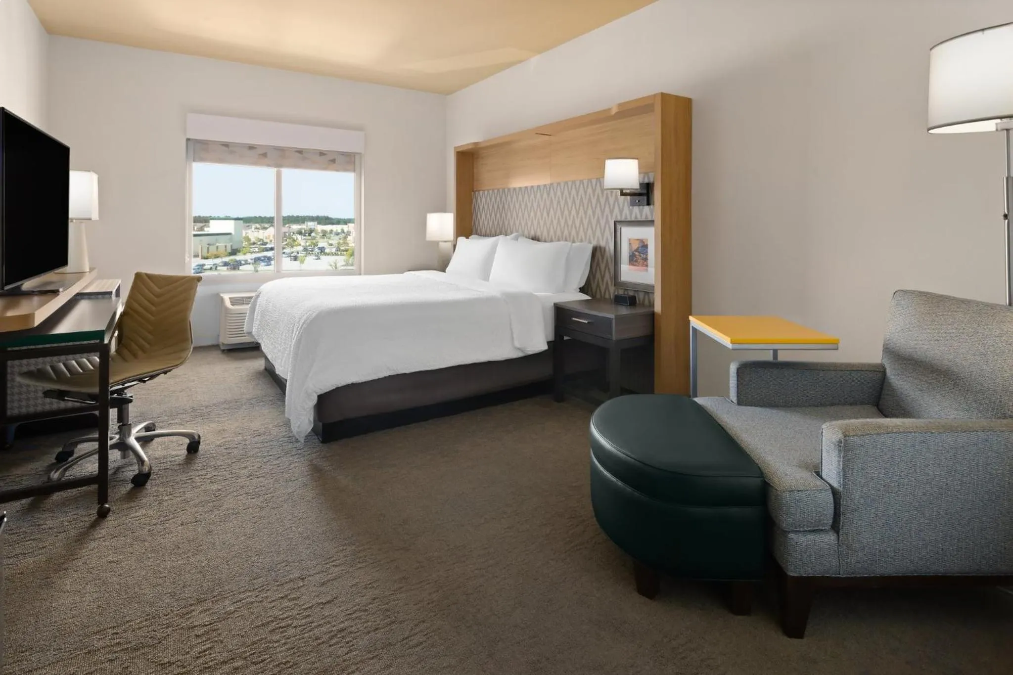 Photo of the whole room, Bed in Holiday Inn & Suites - Savannah Airport - Pooler by IHG