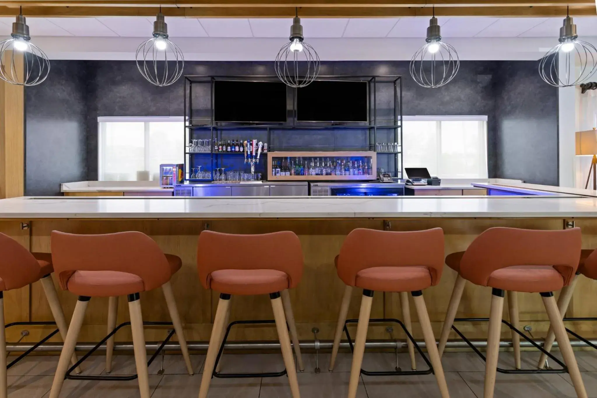 Lounge or bar in Holiday Inn & Suites - Savannah Airport - Pooler by IHG Lounge or bar in Holiday Inn & Suites - Savannah Airport - Pooler by IHG