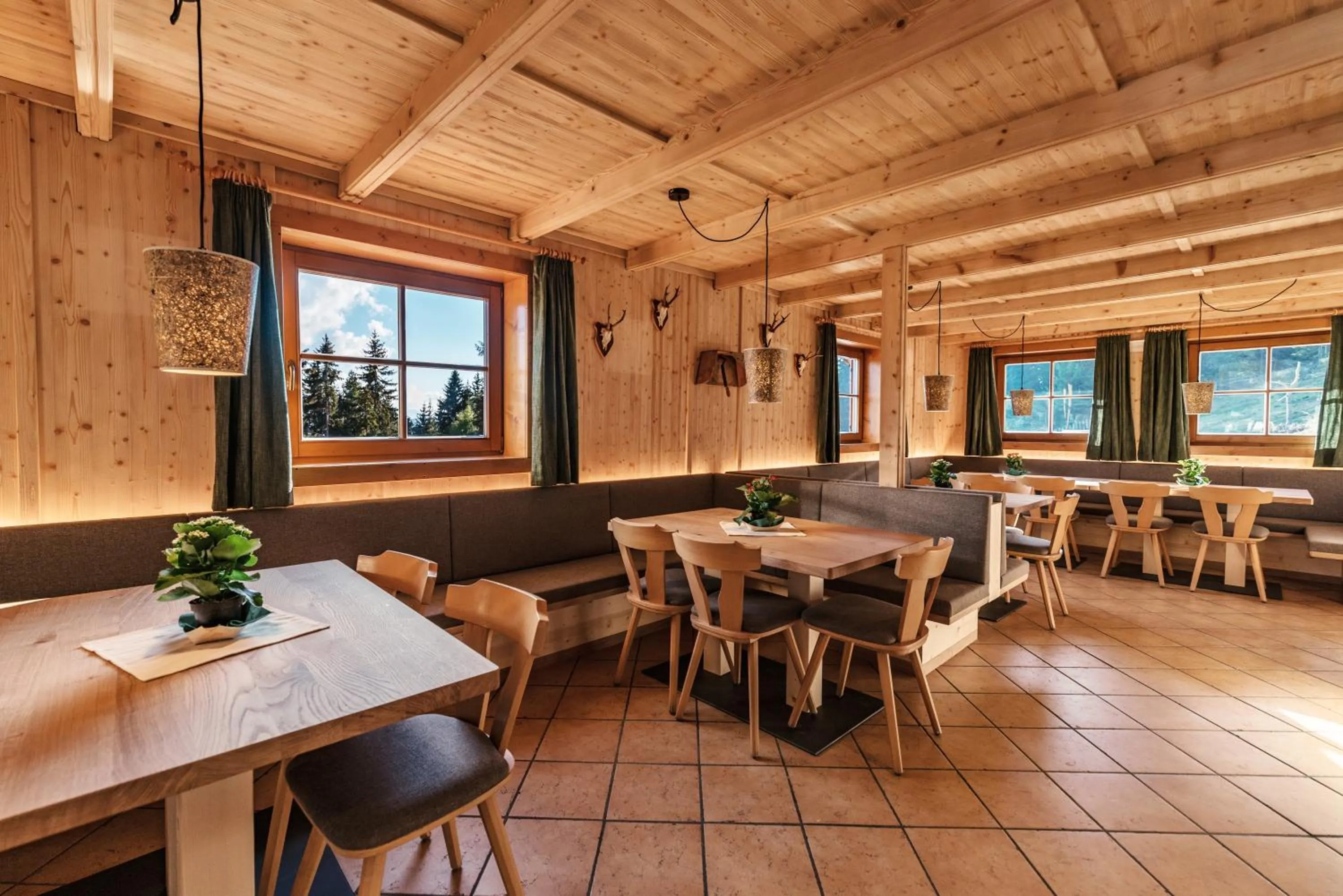 Restaurant/places to eat in Oberhauser Hütte Rodenecker - Lüsner Alm