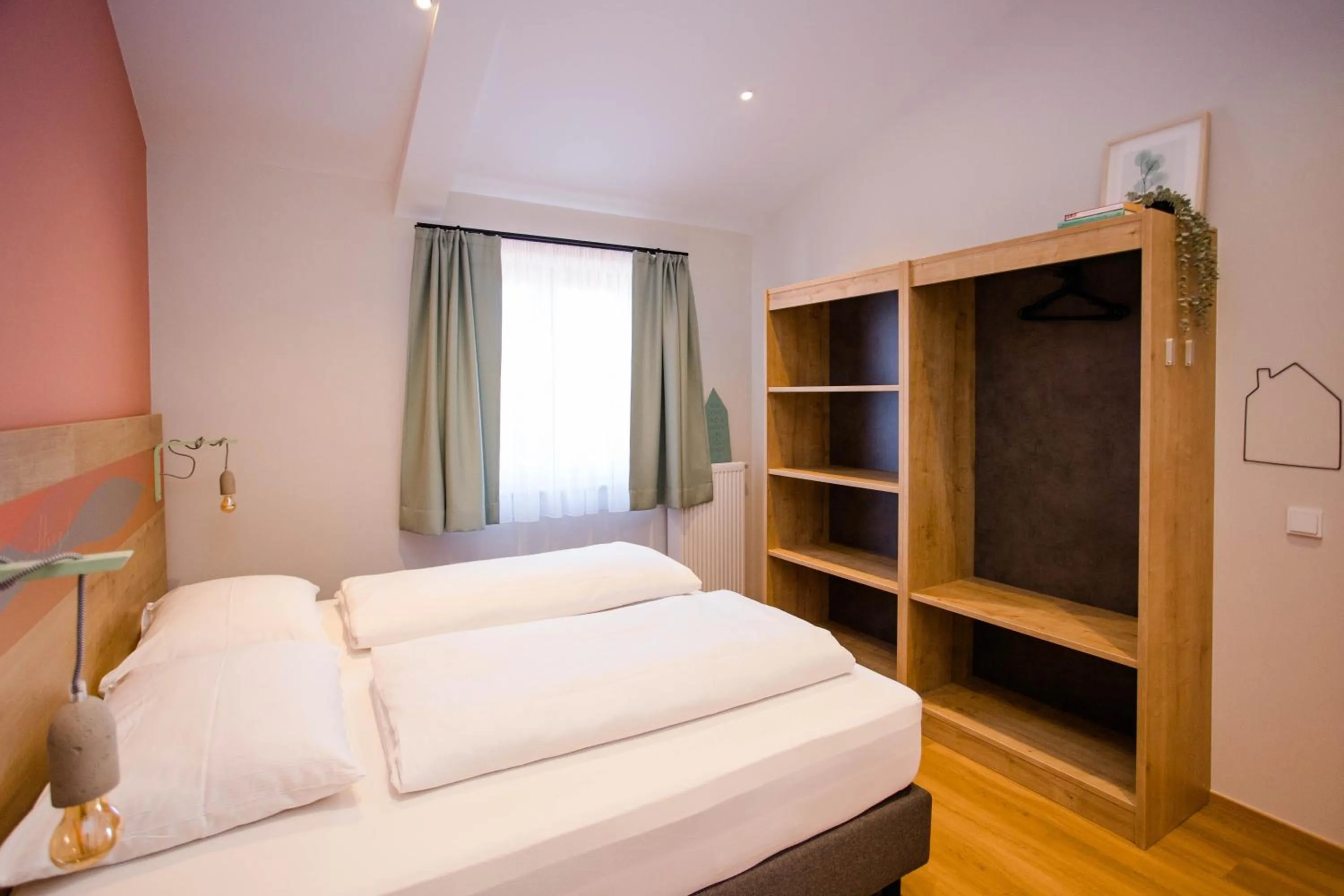 Bedroom, Bed in Stadthotel Freilassing