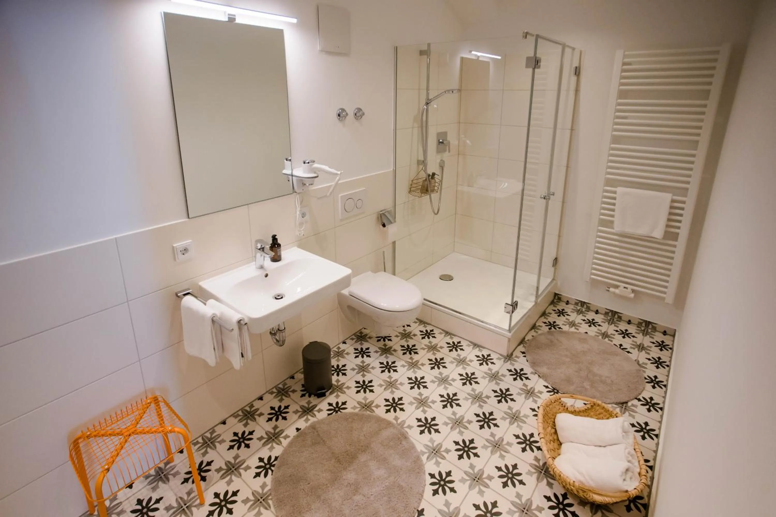 Shower in Stadthotel Freilassing