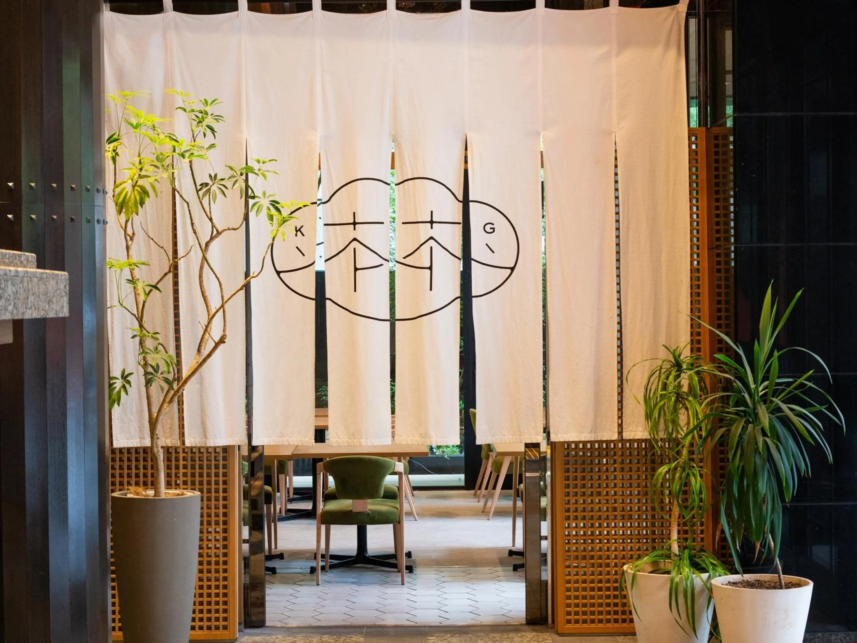 Restaurant/places to eat in APA Hotel PRIDE Akasaka Kokkaigijidomae