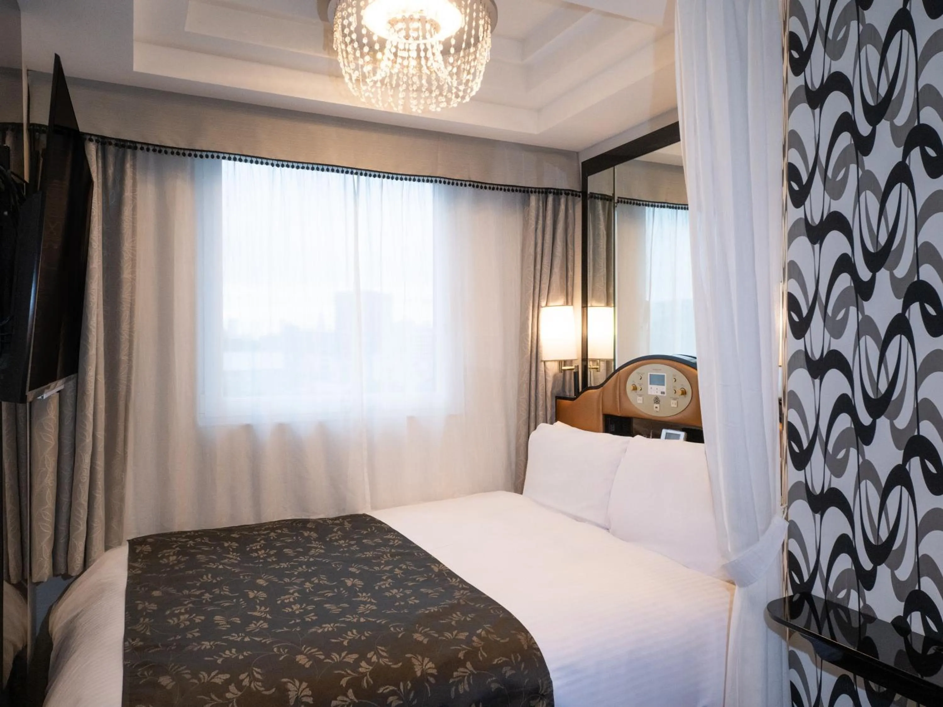 Photo of the whole room, Bed in APA Hotel PRIDE Akasaka Kokkaigijidomae