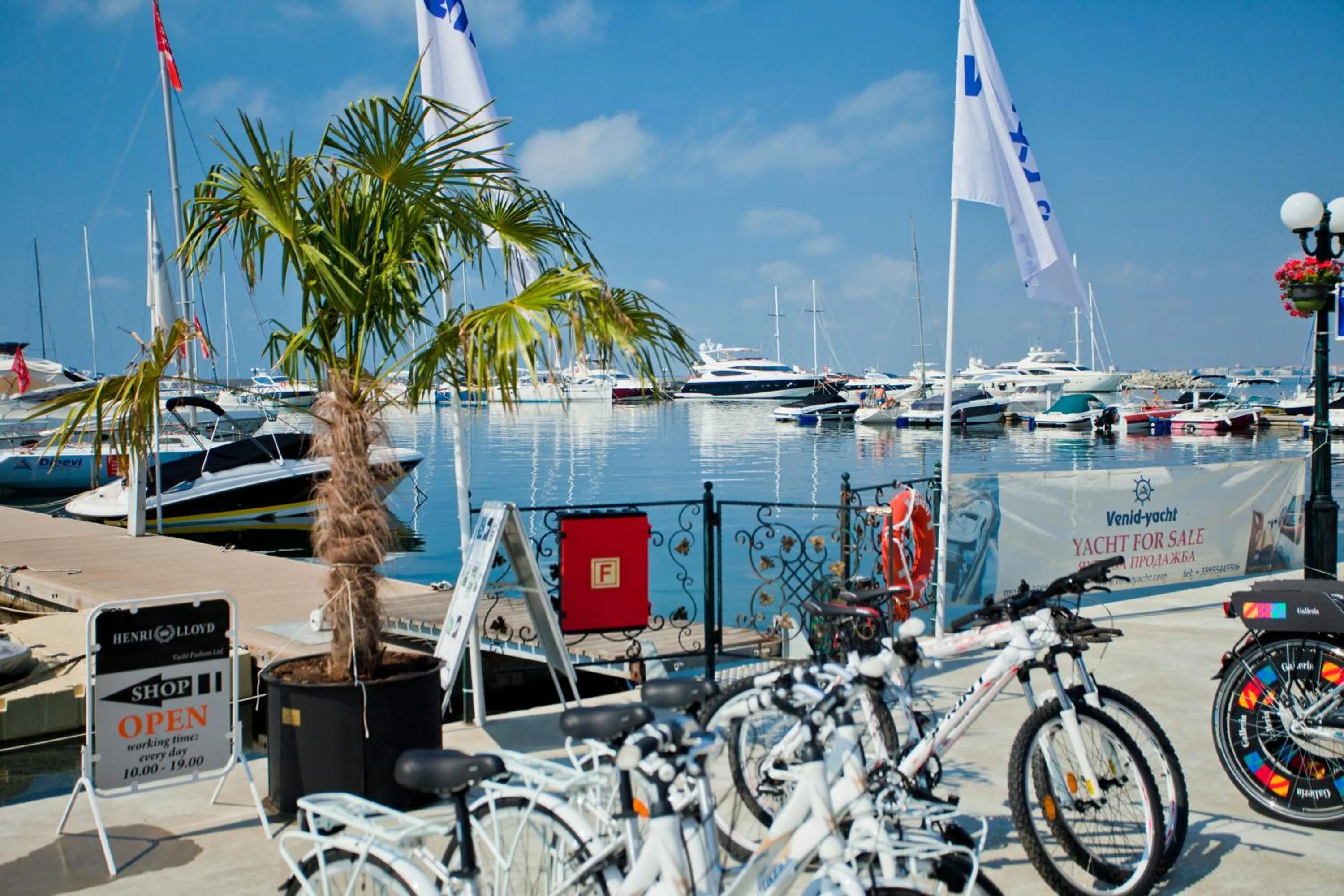 Cycling in Hotel Palace Marina Dinevi