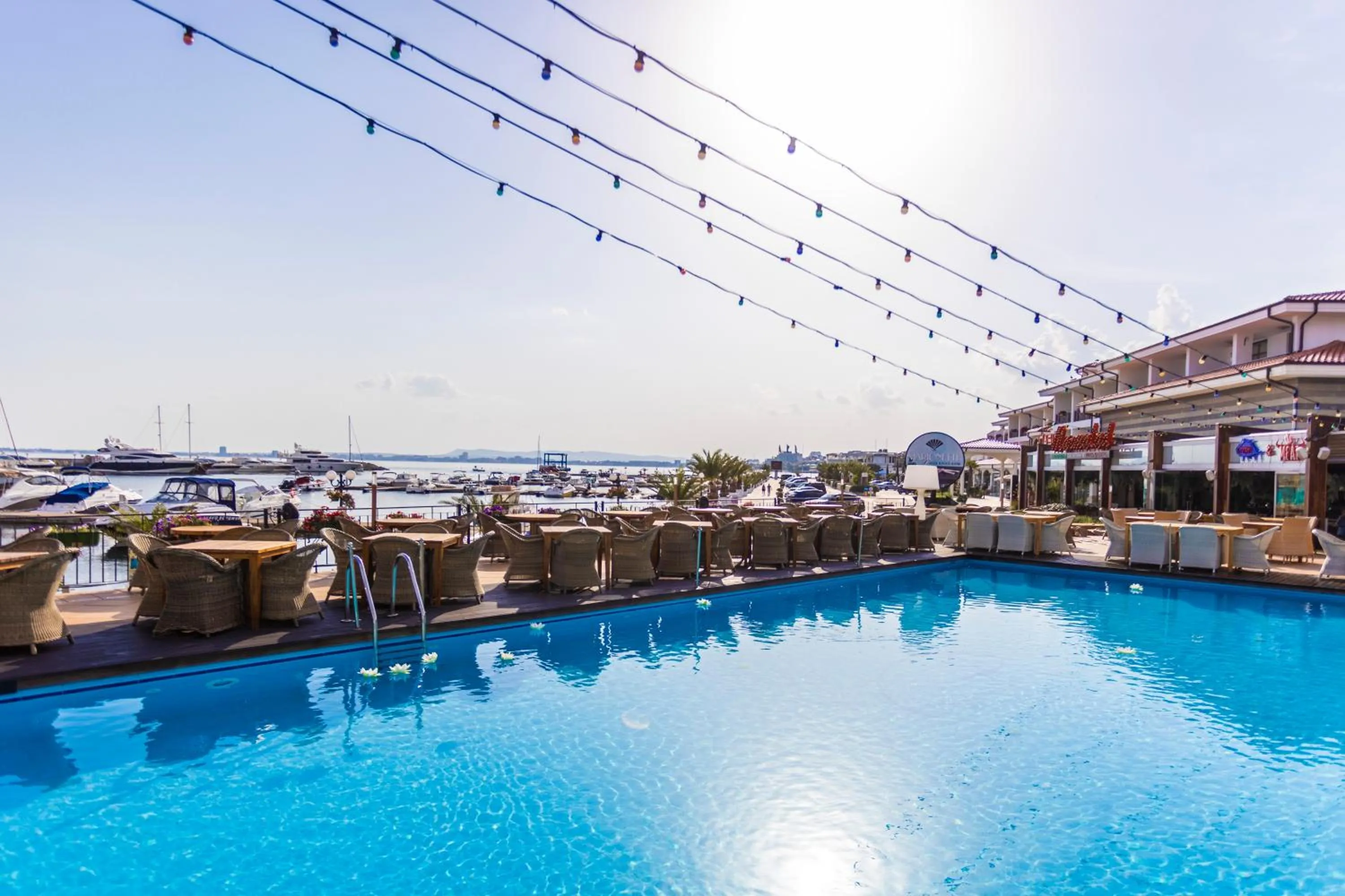 Pool view in Hotel Palace Marina Dinevi