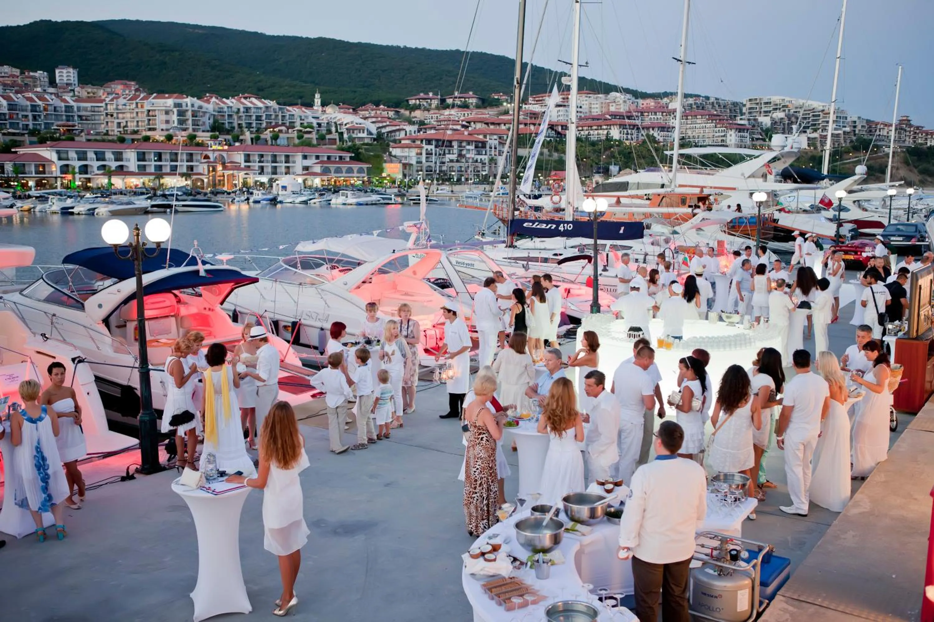 Evening entertainment in Hotel Palace Marina Dinevi