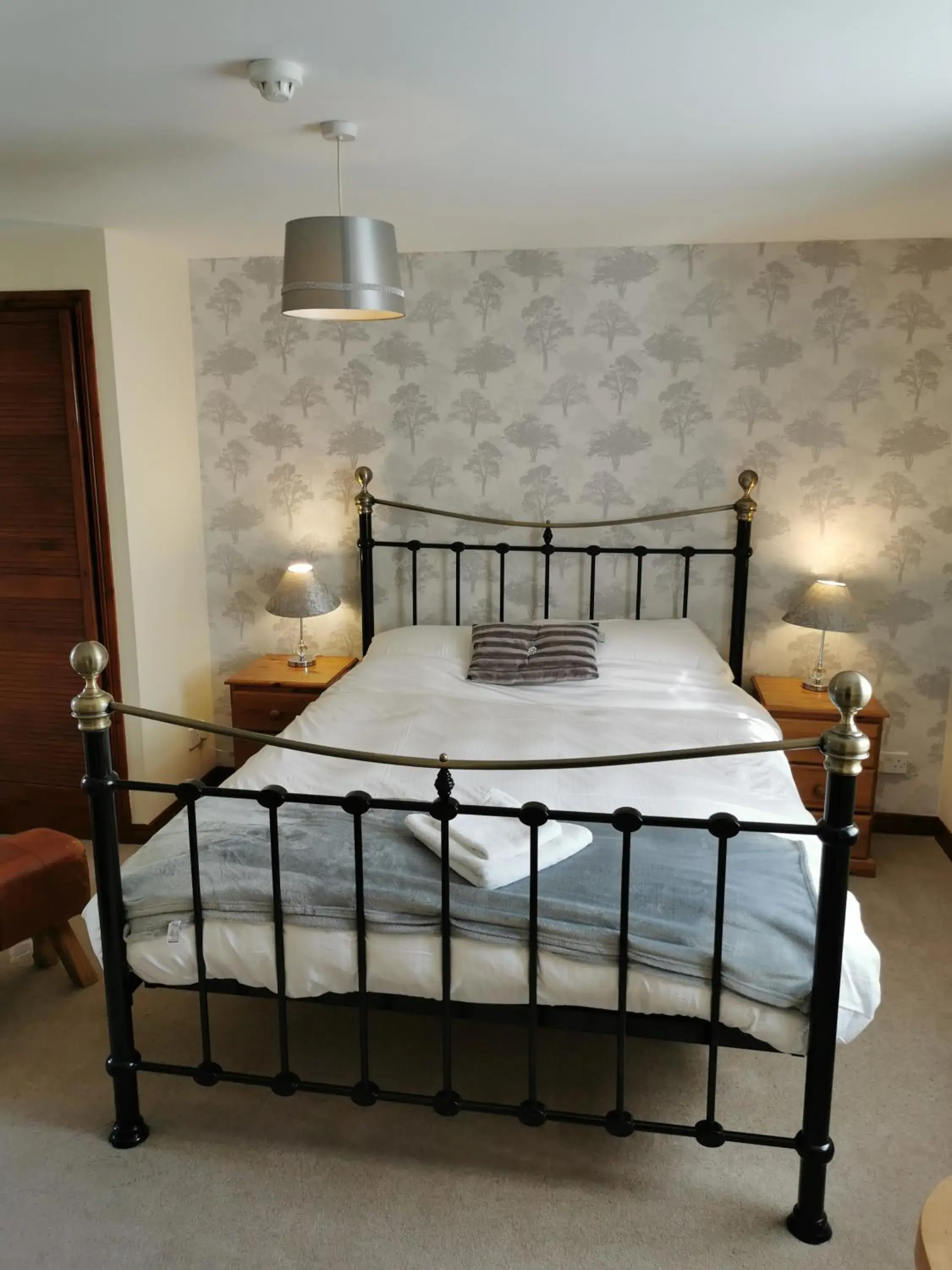 Double Room in The Cornishman Inn Double Room in The Cornishman Inn