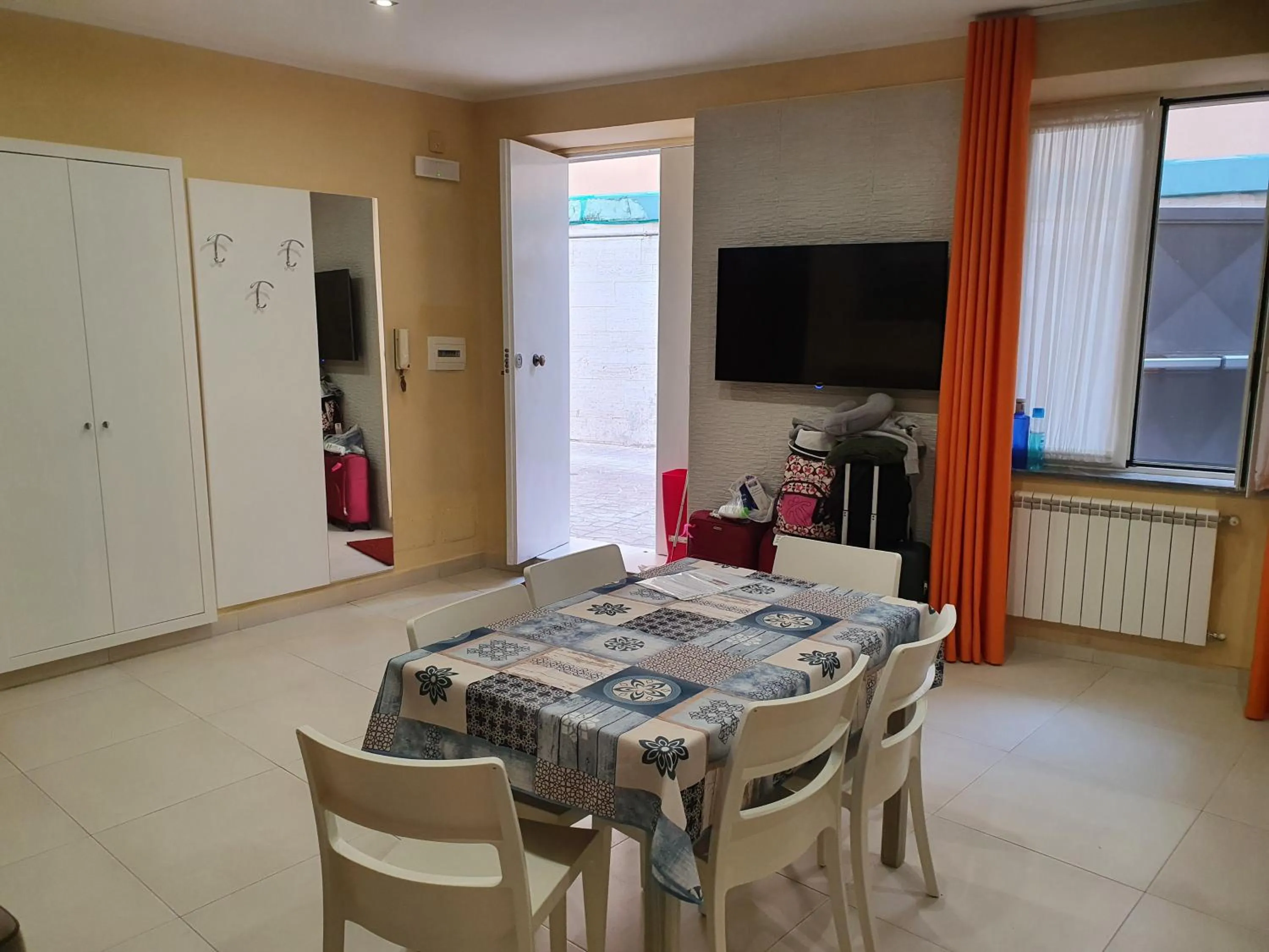 Dining area in La Casina Rossa