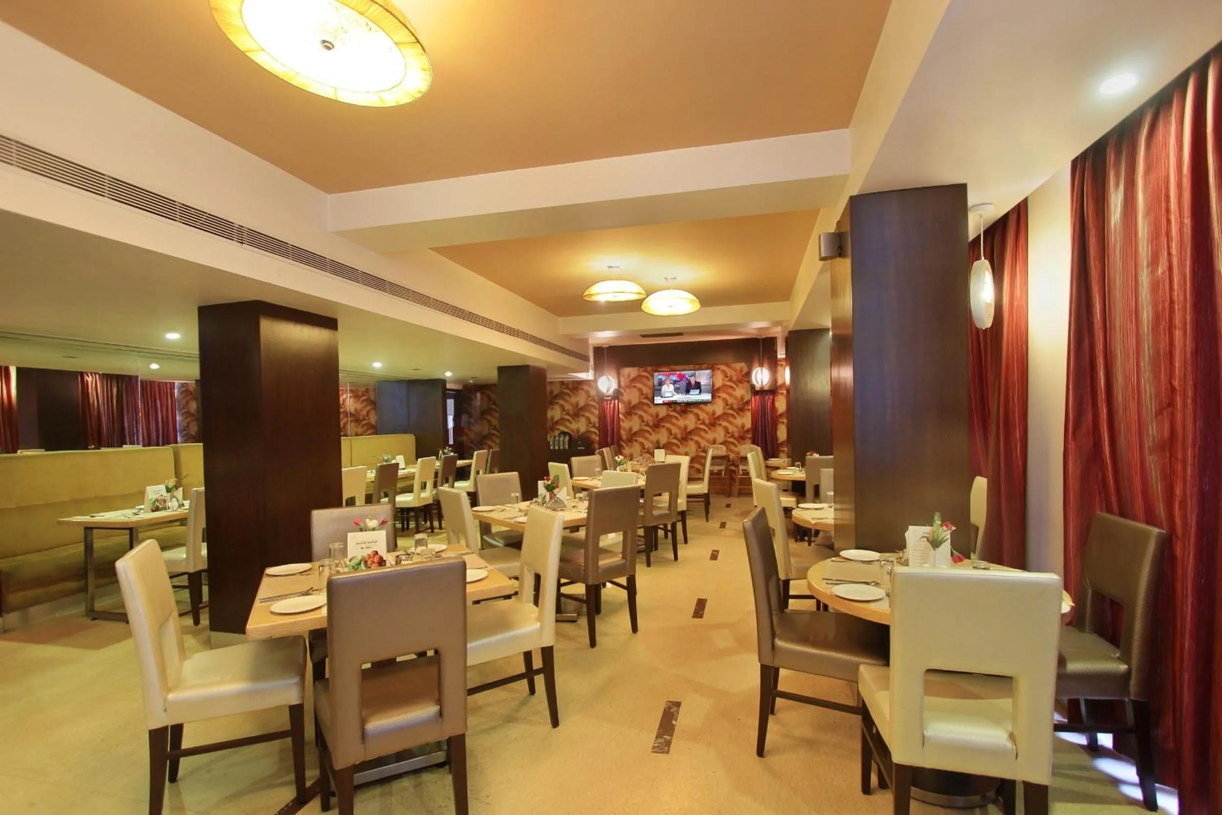 Restaurant/places to eat in La Sara Grand