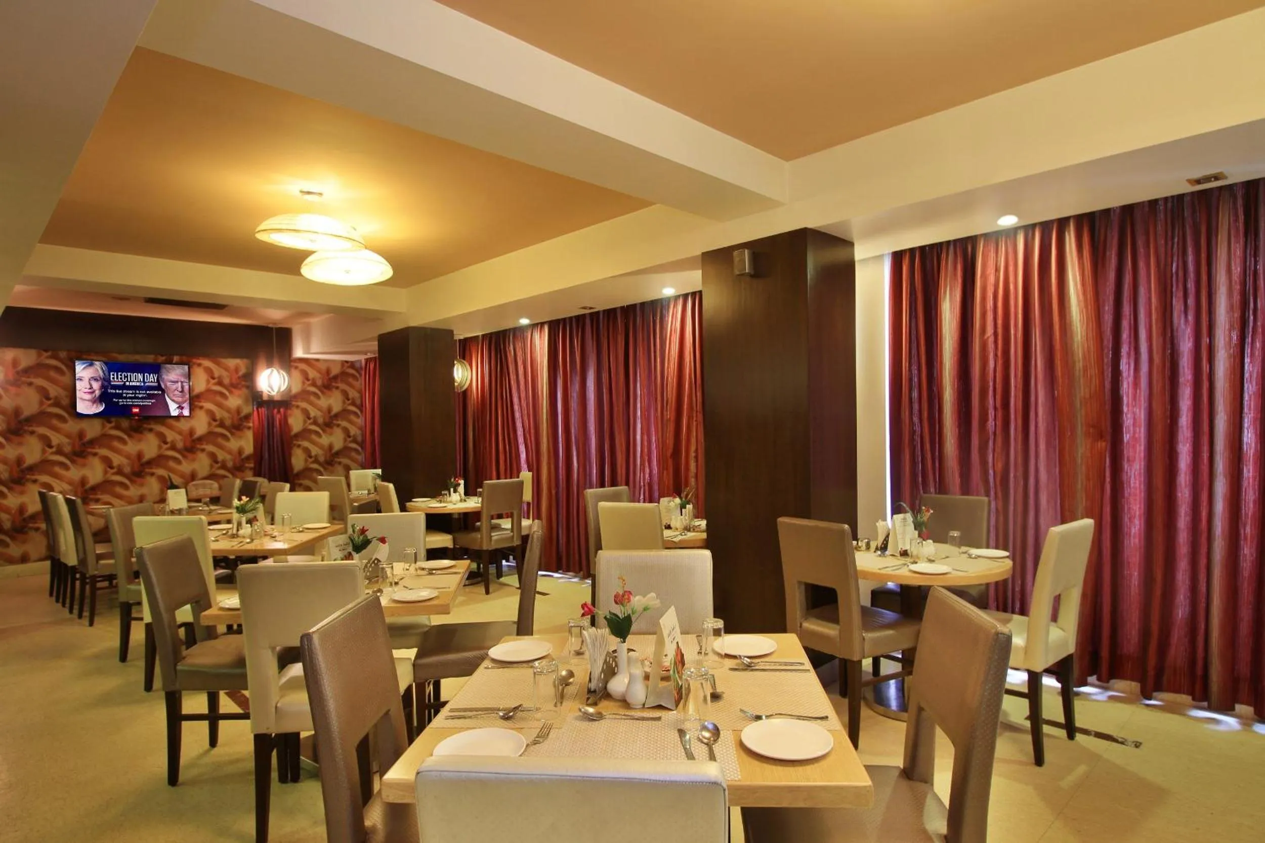 Restaurant/places to eat in La Sara Grand