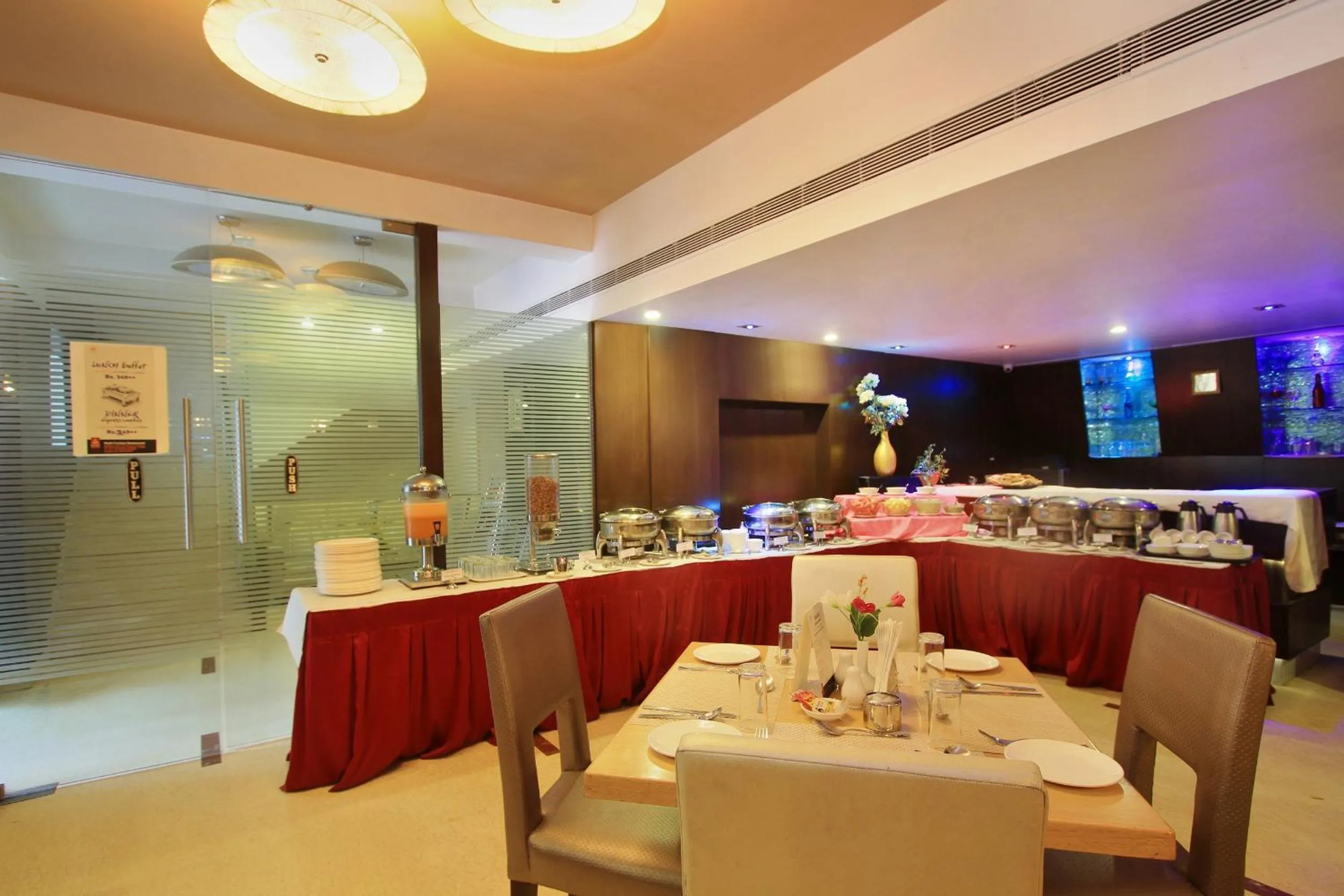 Restaurant/places to eat in La Sara Grand