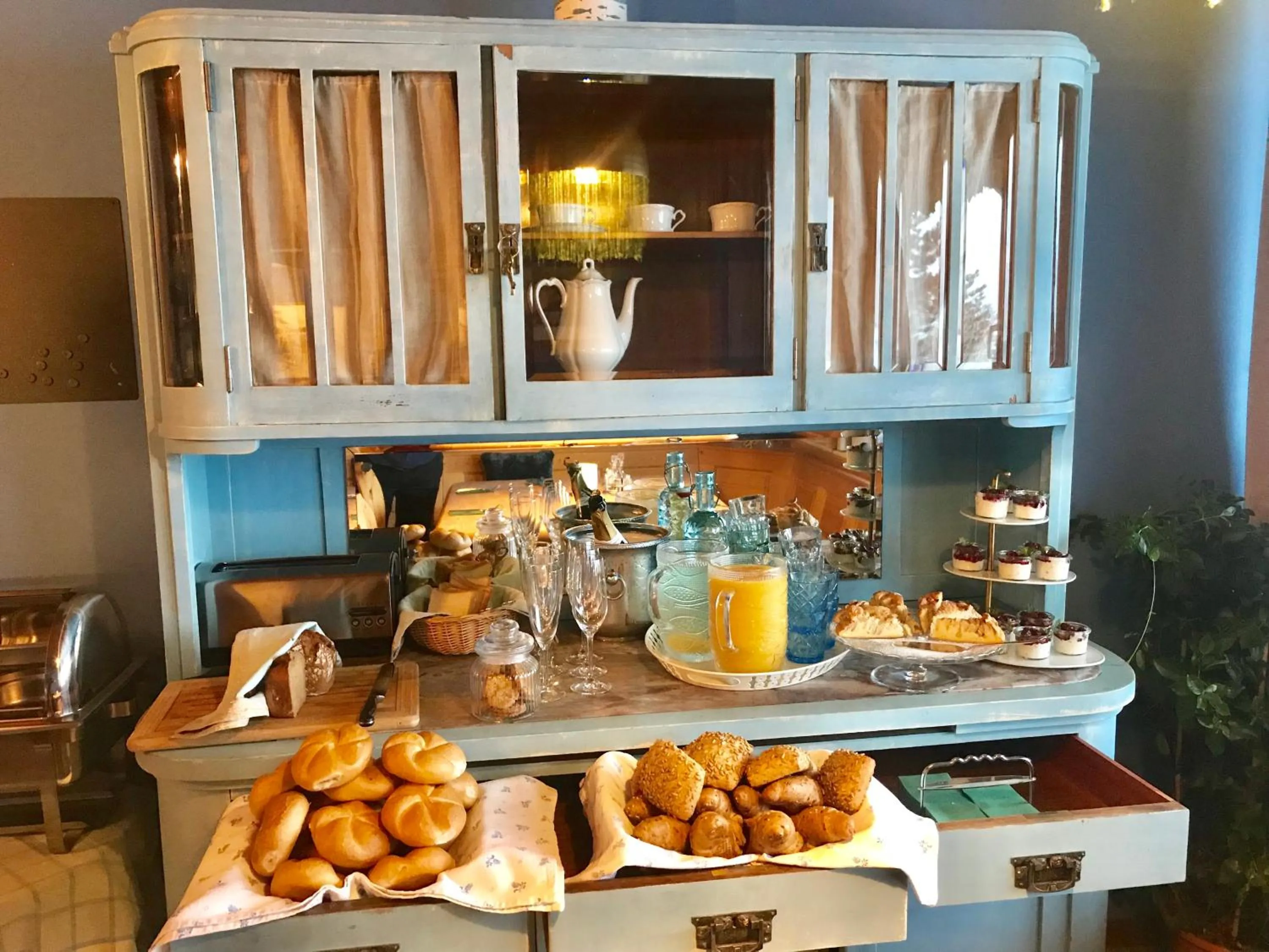 Food and drinks in VILLA OXA - Boutique Design Hotel