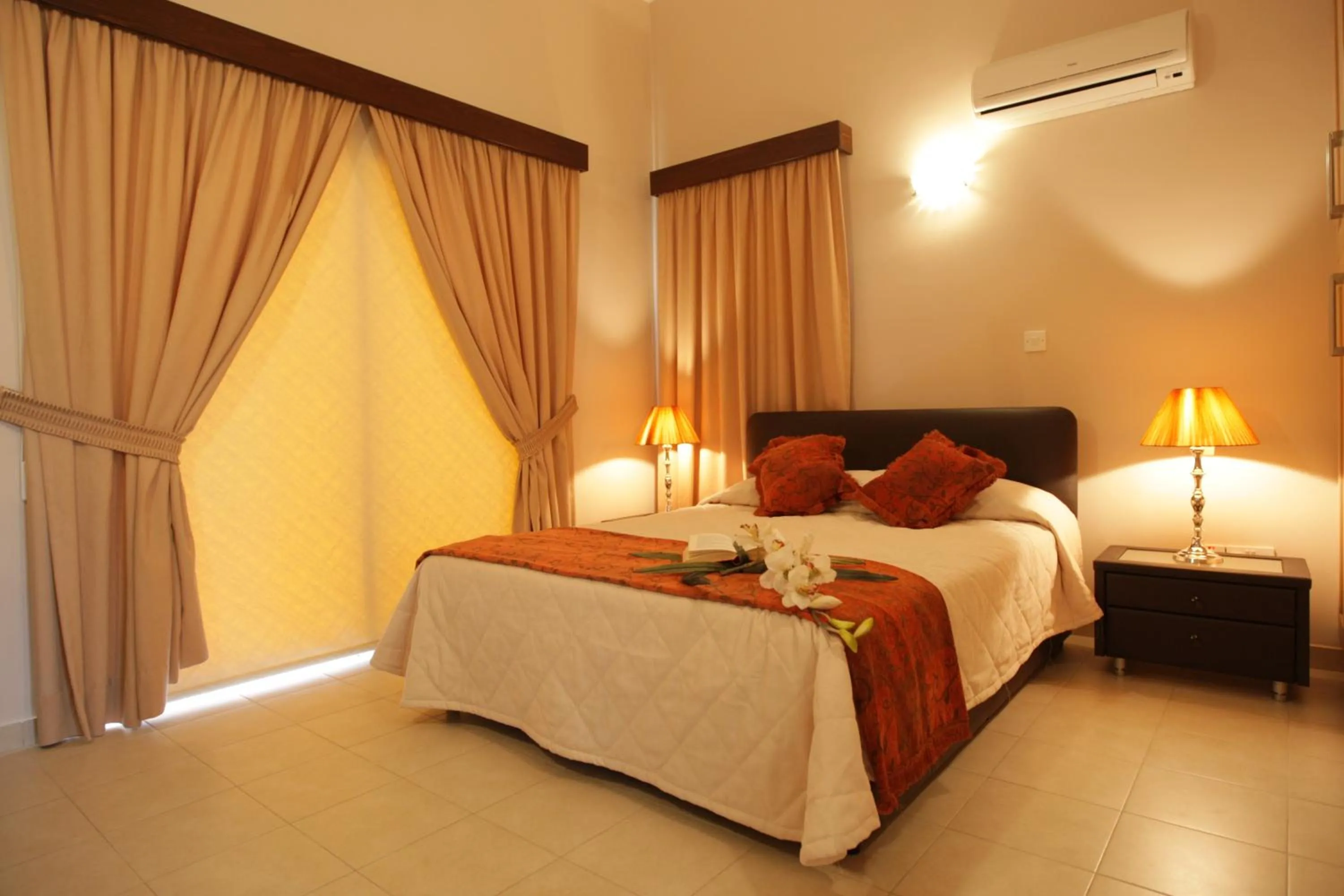 Bedroom, Bed in Villa Santorini