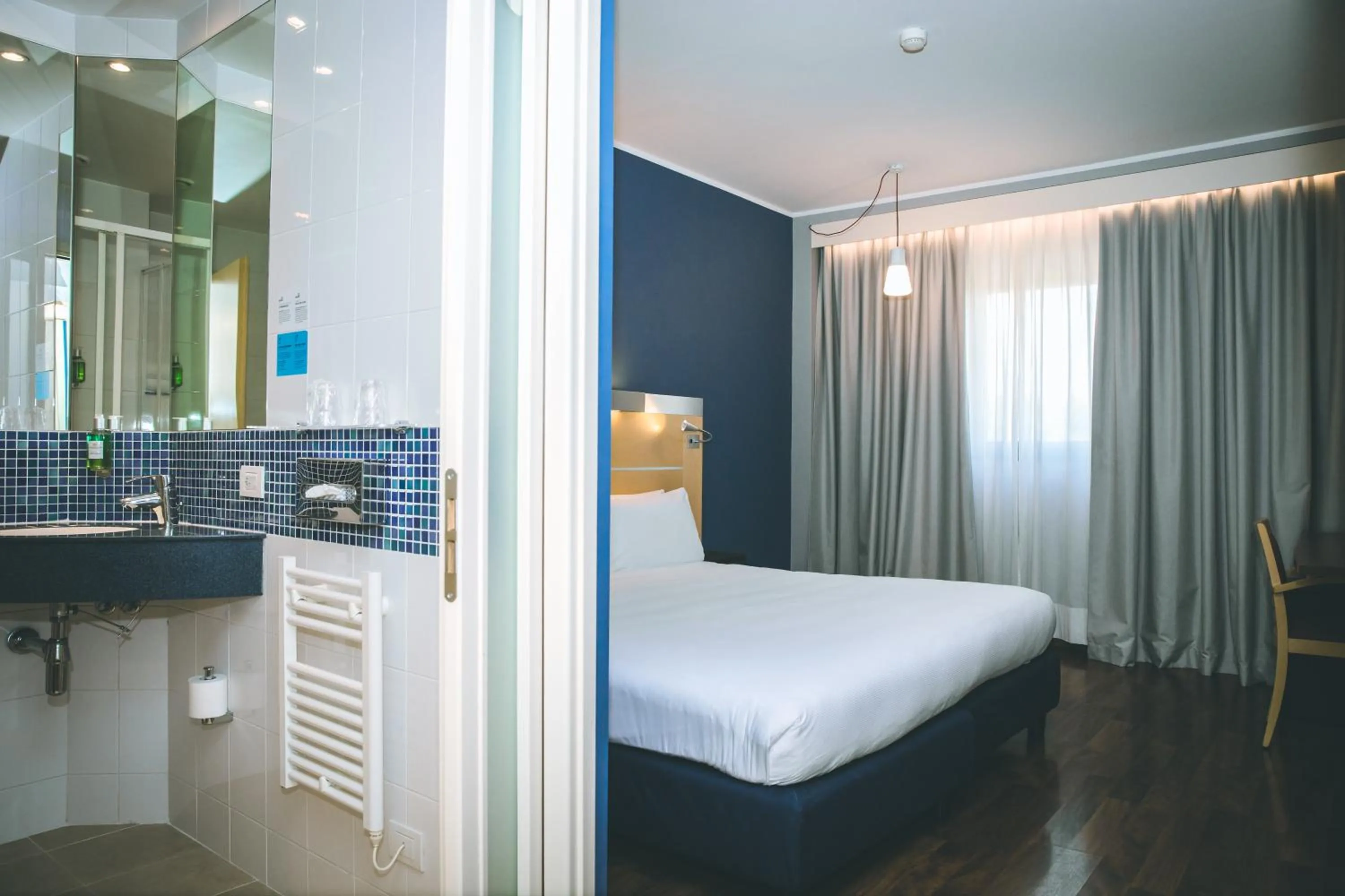 Bathroom, Bed in Holiday Inn Express Milan-Malpensa Airport by IHG