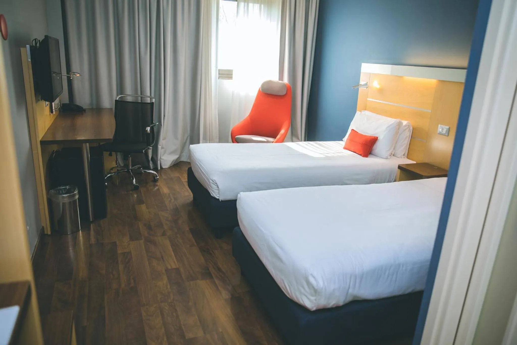 Photo of the whole room, Bed in Holiday Inn Express Milan-Malpensa Airport by IHG