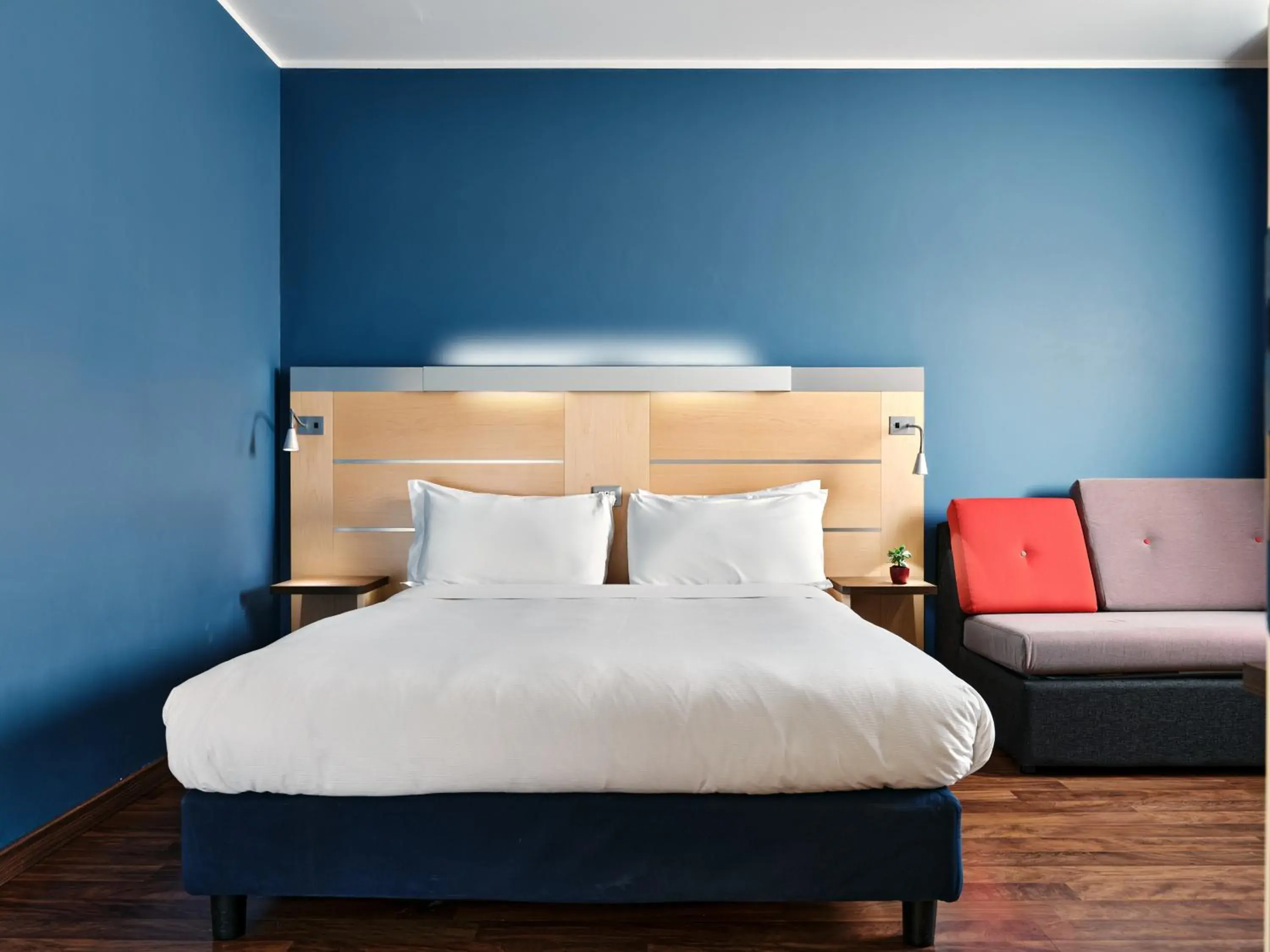 Standard Queen Room with Single Sofa Bed - Free Breakfast in Holiday Inn Express Milan-Malpensa Airport by IHG Standard Queen Room with Single Sofa Bed - Free Breakfast in Holiday Inn Express Milan-Malpensa Airport by IHG