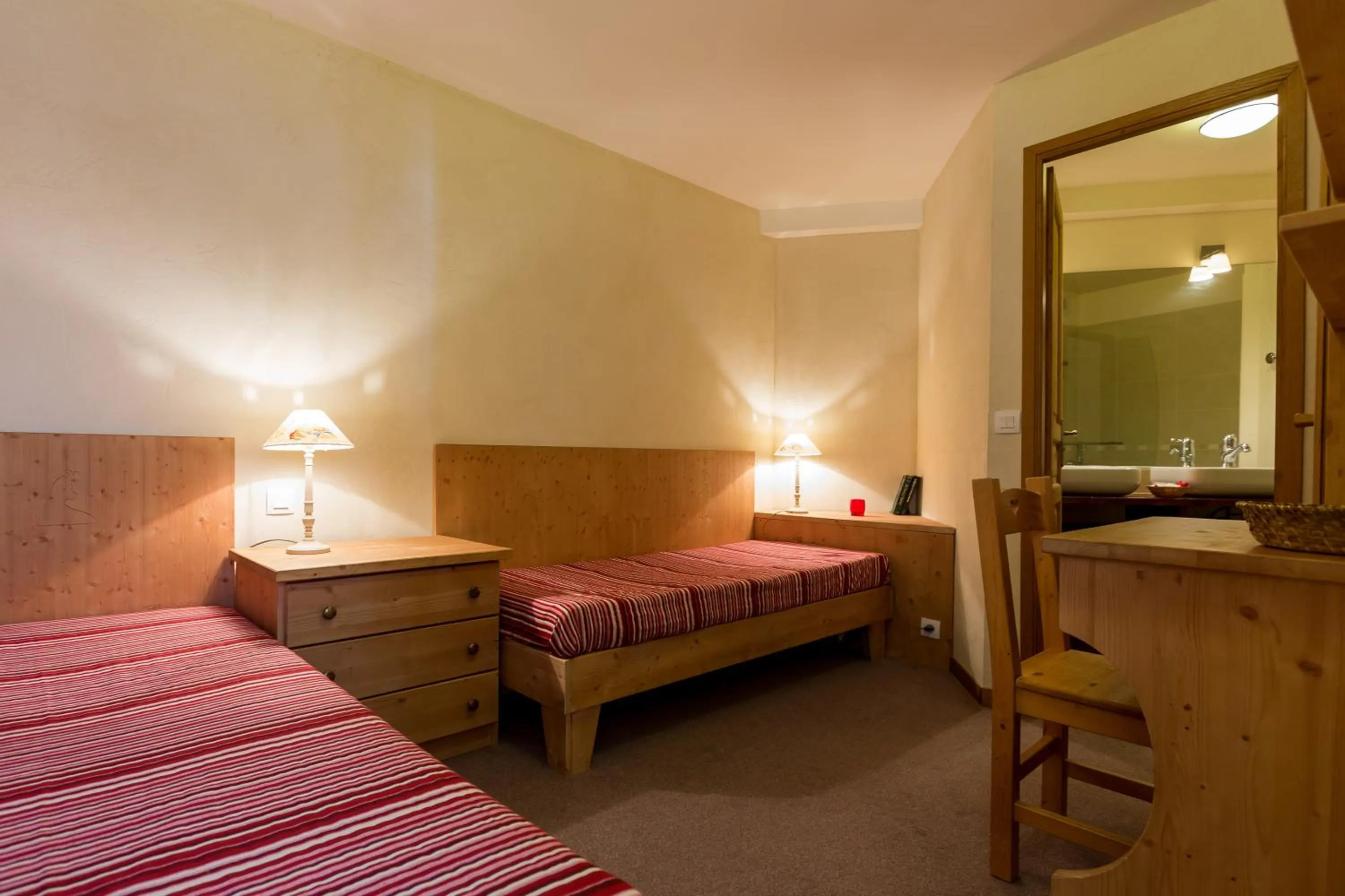 Photo of the whole room, Bed in Résidence Le Chamois d'Or