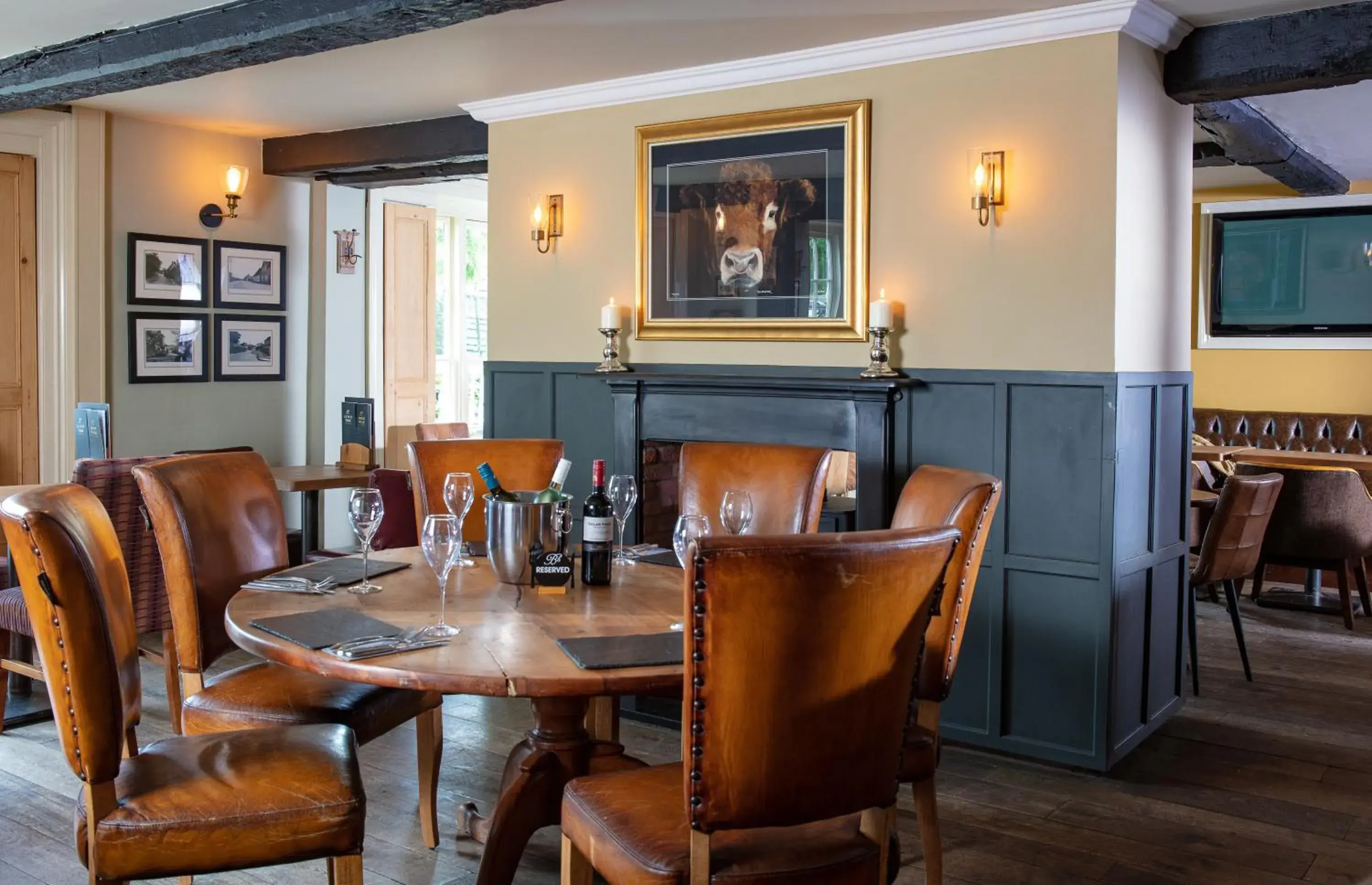 Lounge or bar in Broom Hall Inn Lounge or bar in Broom Hall Inn