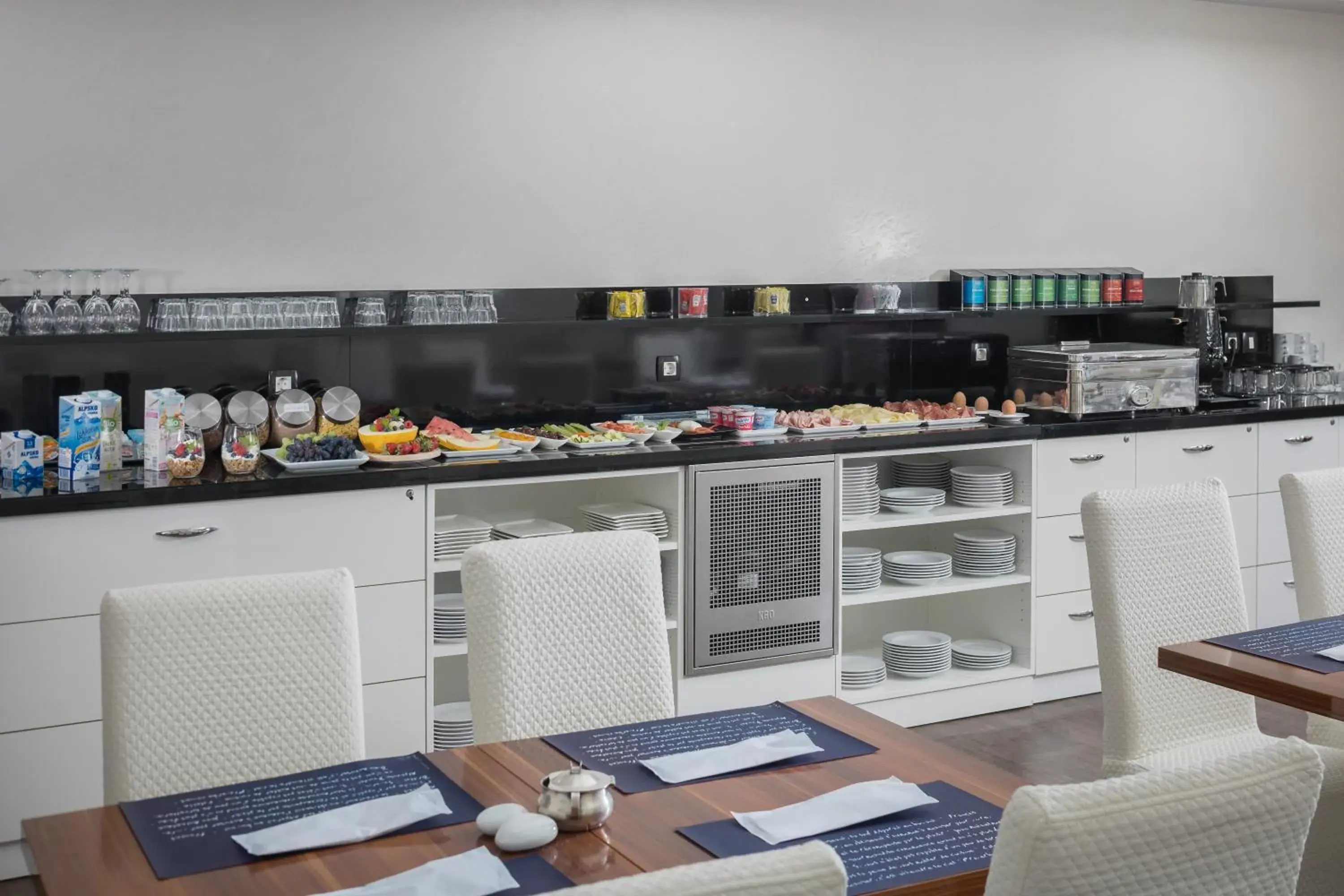 Dining area in Hotel Tomi