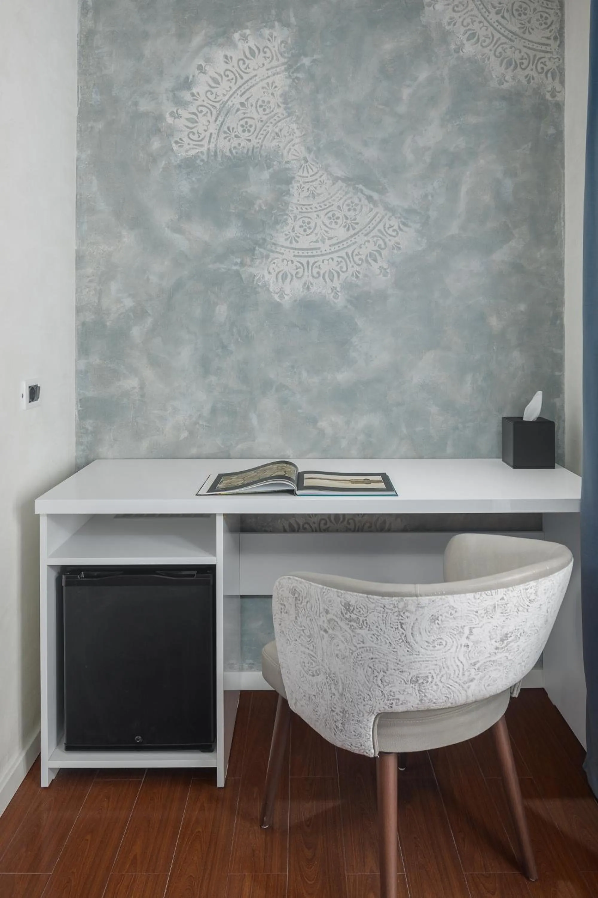 Seating area in Hotel Tomi