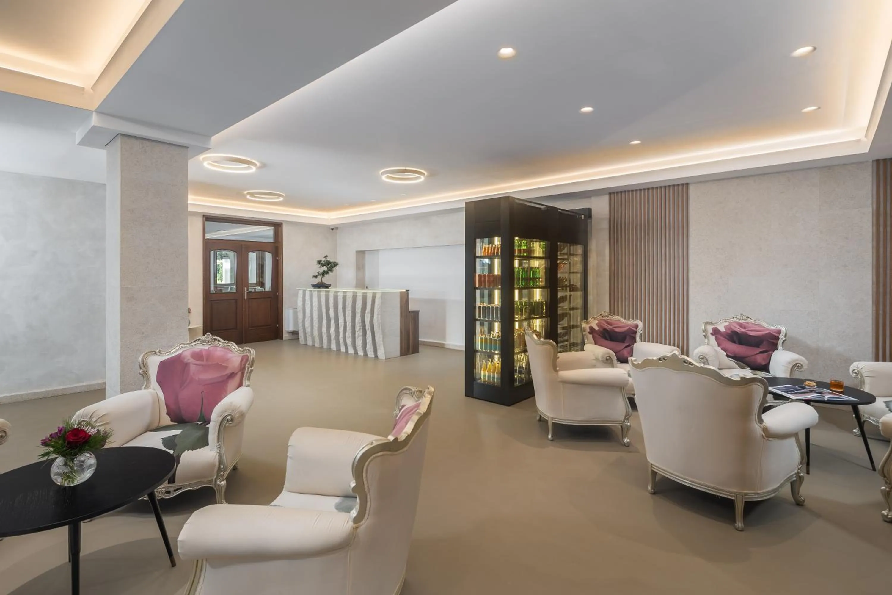 Lobby or reception in Hotel Tomi