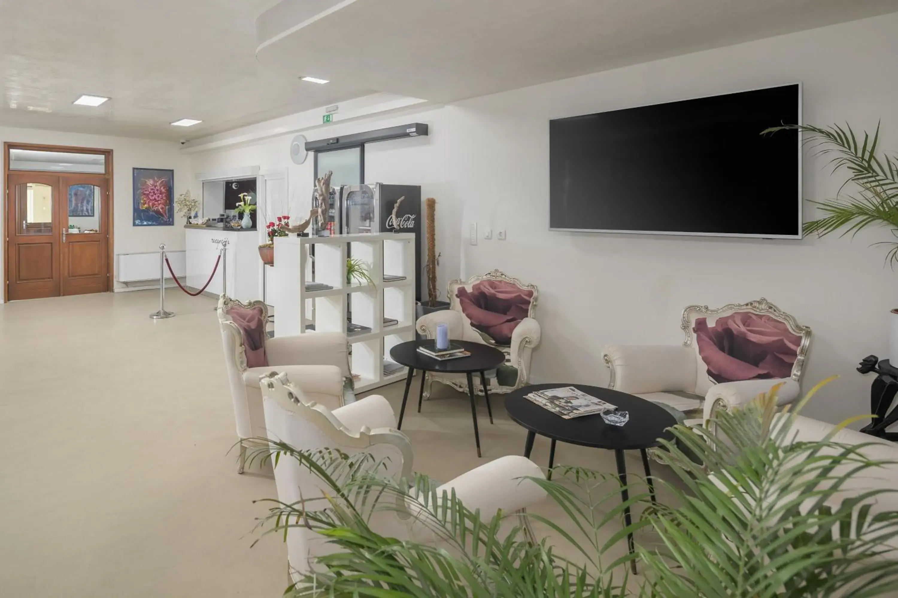 Lobby or reception, TV/Entertainment Center in Hotel Tomi