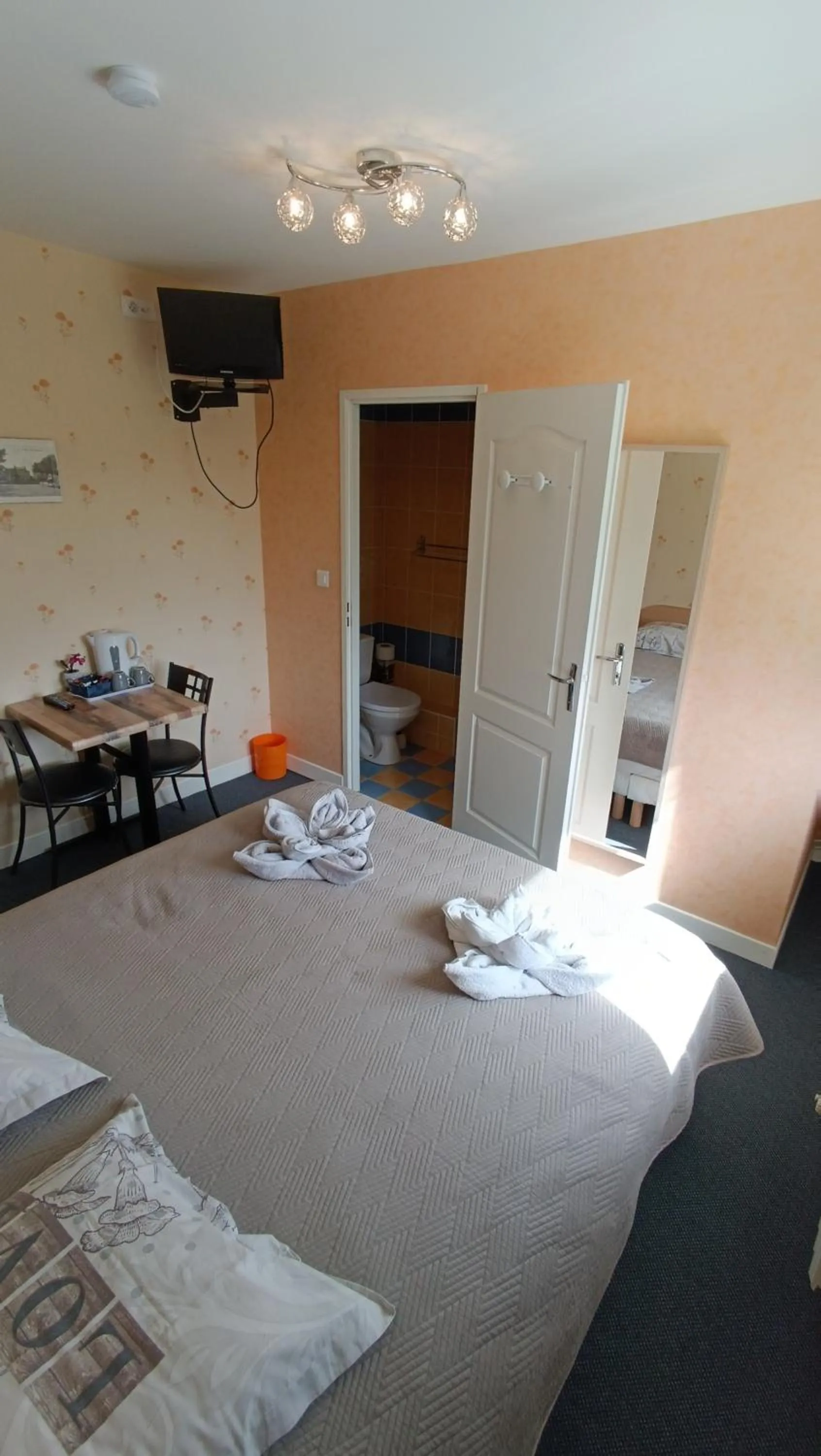 Bedroom, Bed in Hôtel Le Pommeil