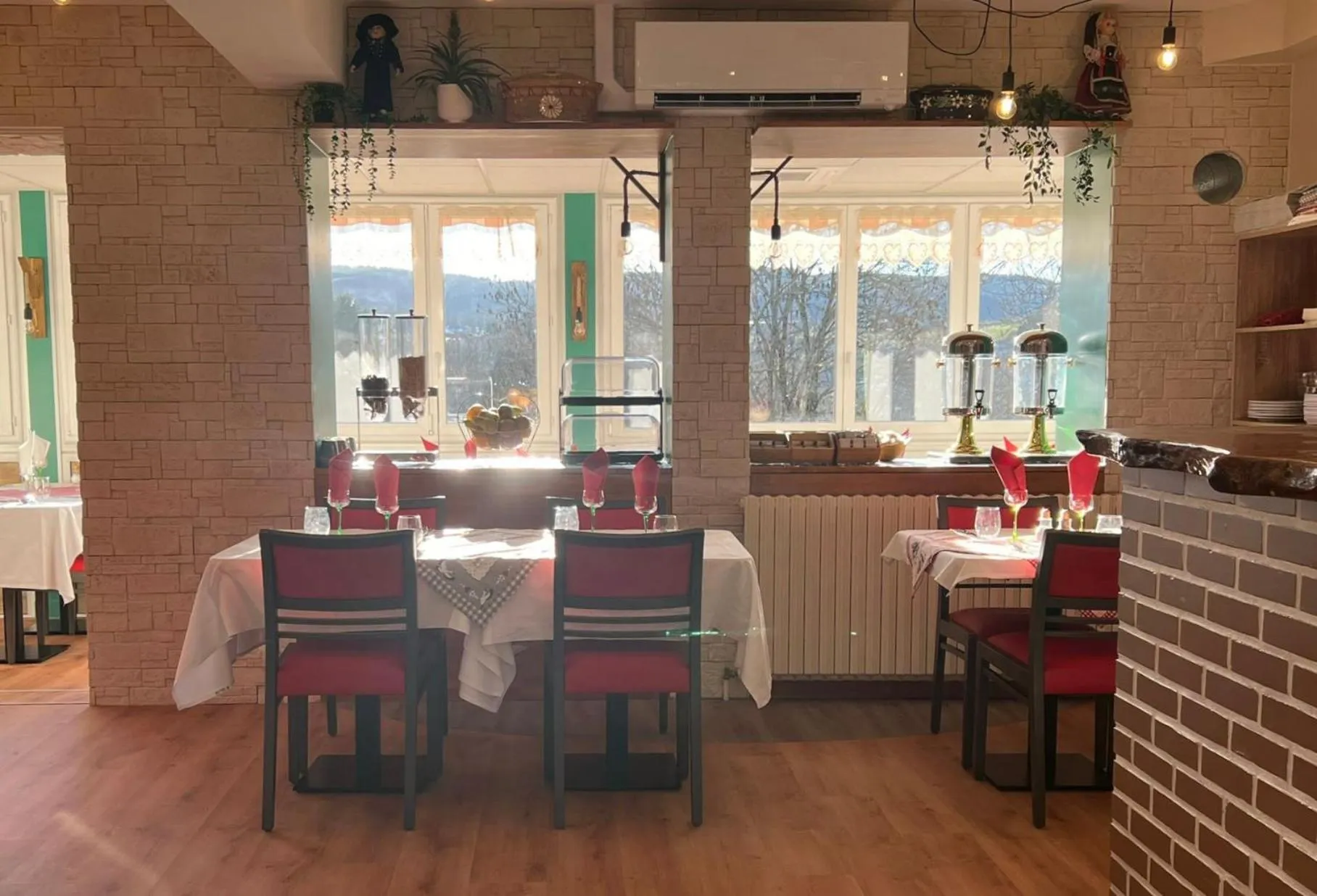 Restaurant/places to eat in Hôtel Le Pommeil