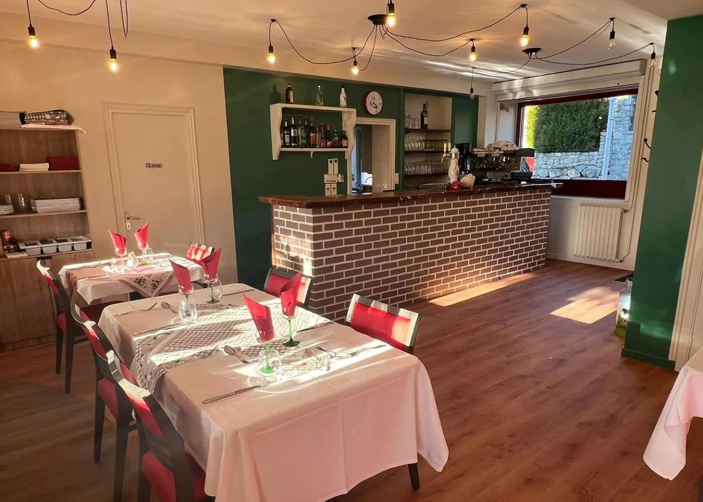 Restaurant/places to eat in Hôtel Le Pommeil